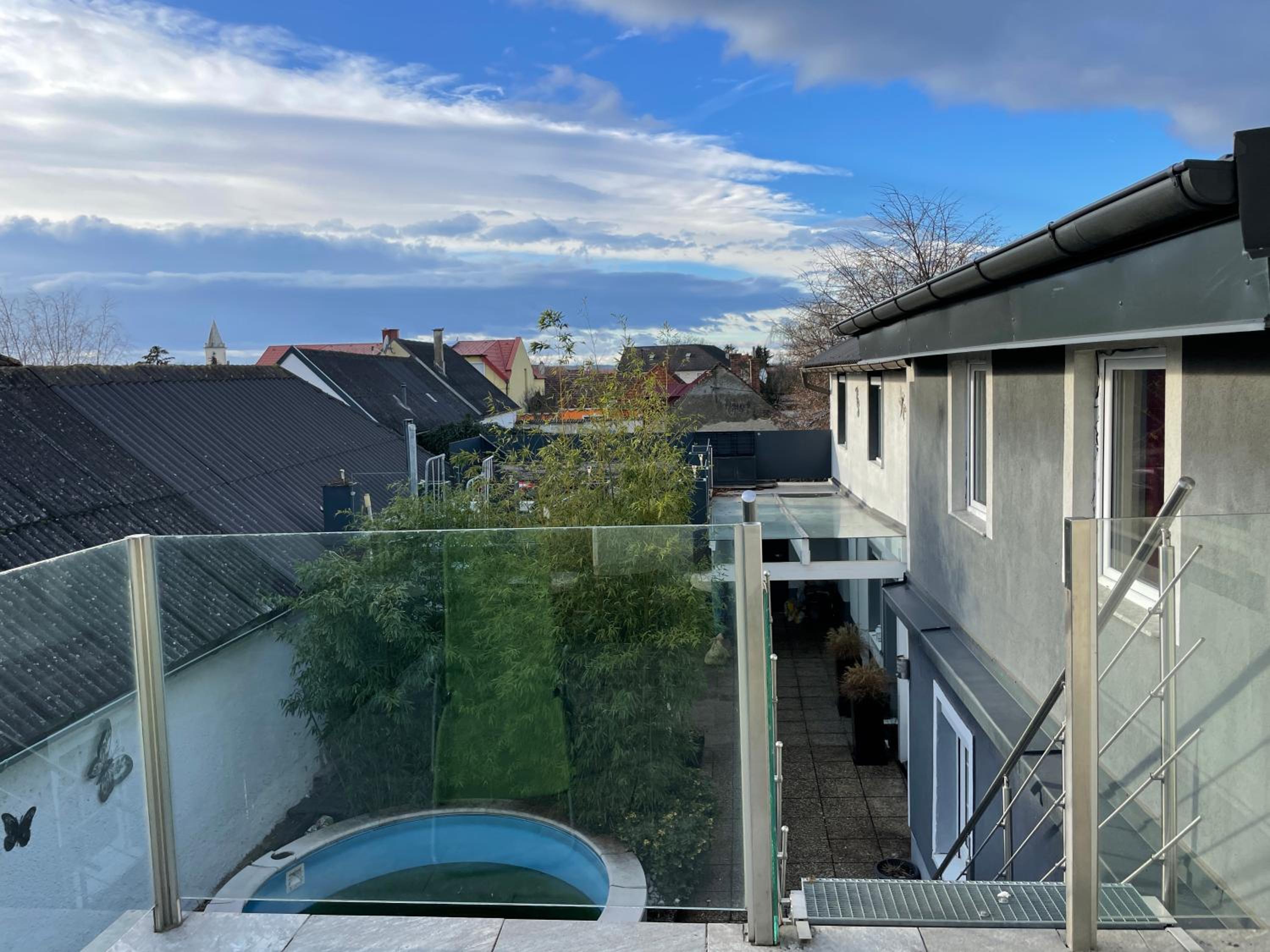 Cozy Apartment next Outlet Center & Airport with Pool & Garden