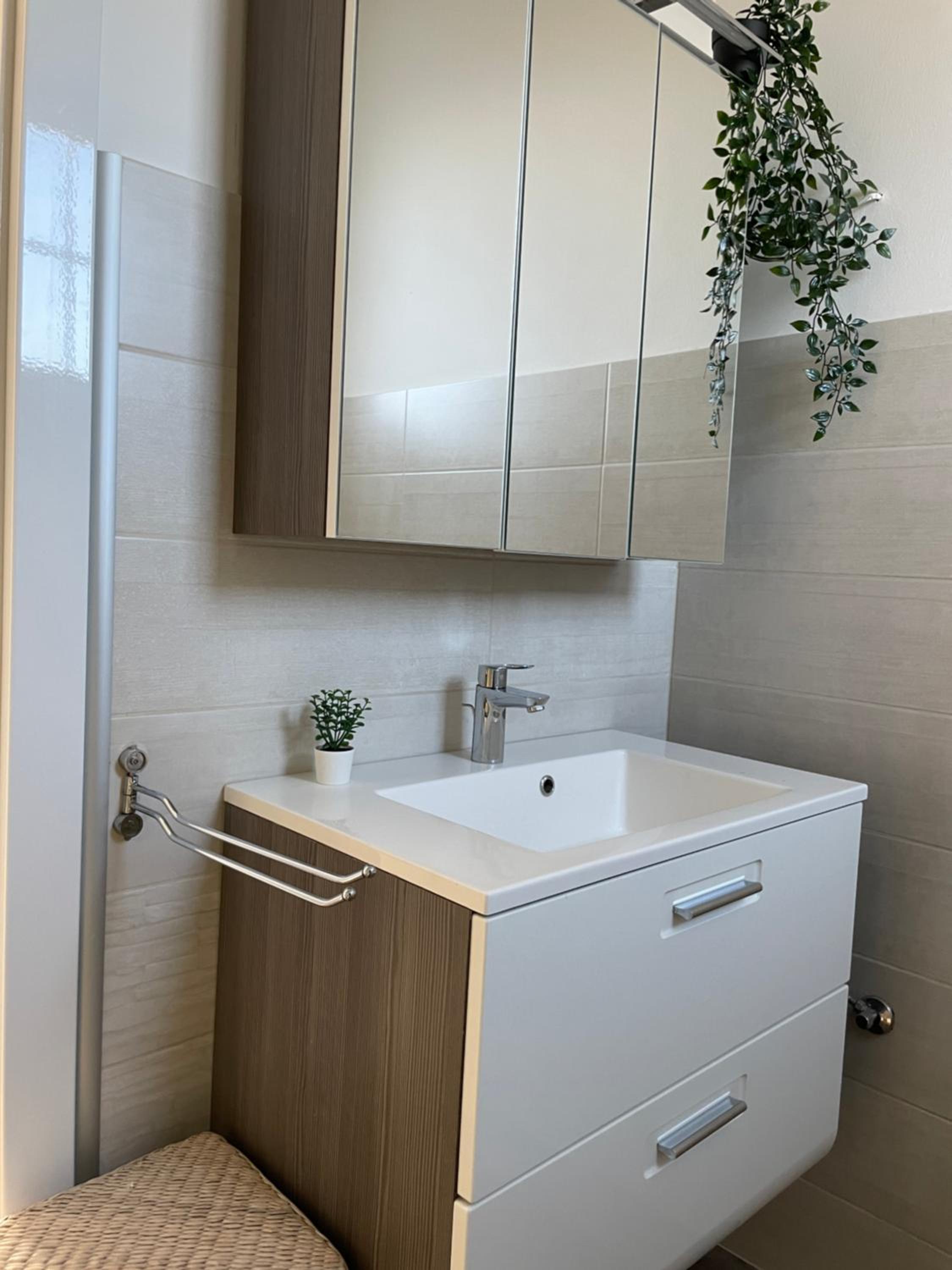 Cozy Apartment next Outlet Center & Airport with Pool & Garden