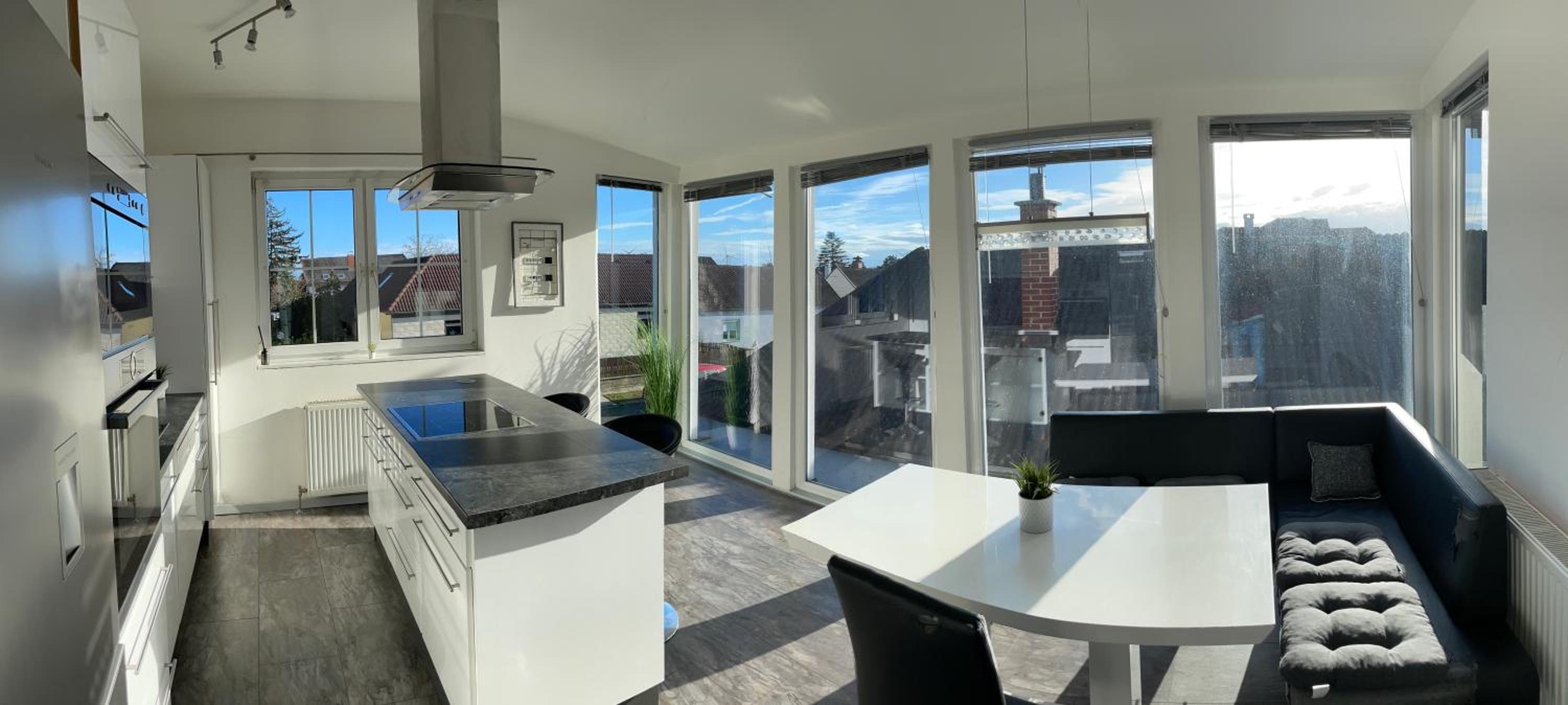Cozy Apartment next Outlet Center & Airport with Pool & Garden