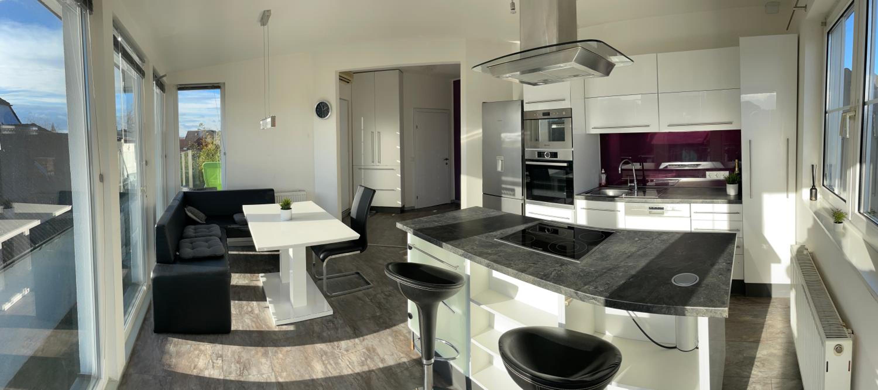 Cozy Apartment next Outlet Center & Airport with Pool & Garden