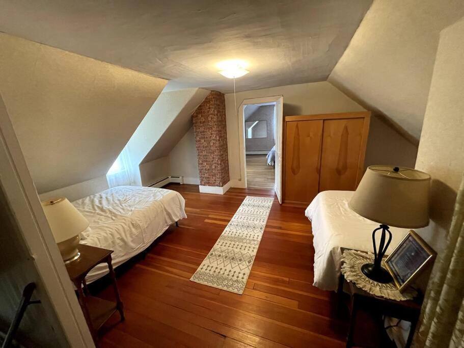 Cute 6-Bedroom Getaway in the heart of Littleton view 2