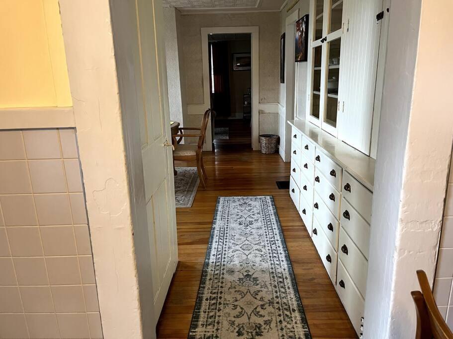 Cute 6-Bedroom Getaway in the heart of Littleton view 5