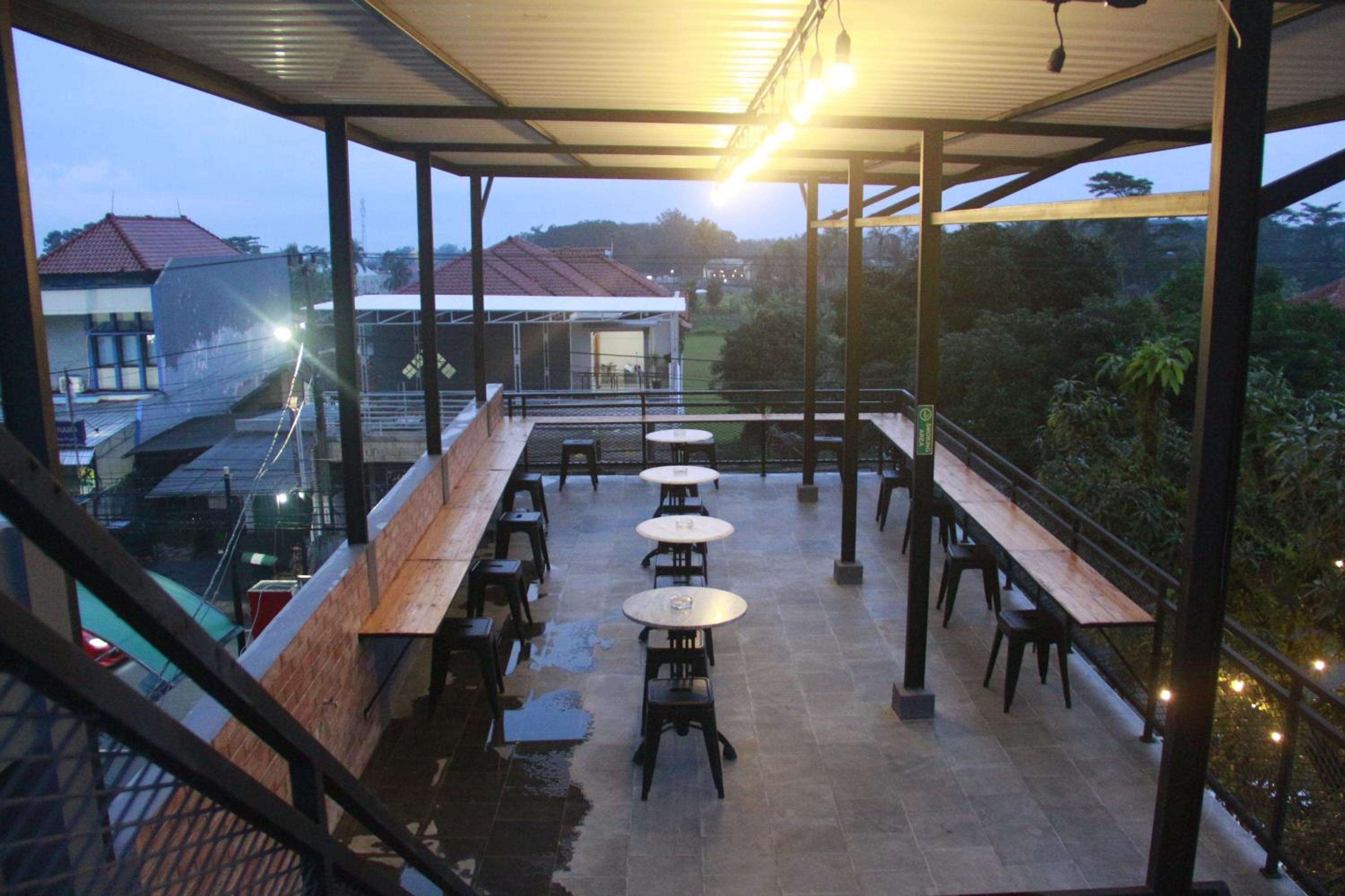Bu Sepuh GuestHouse