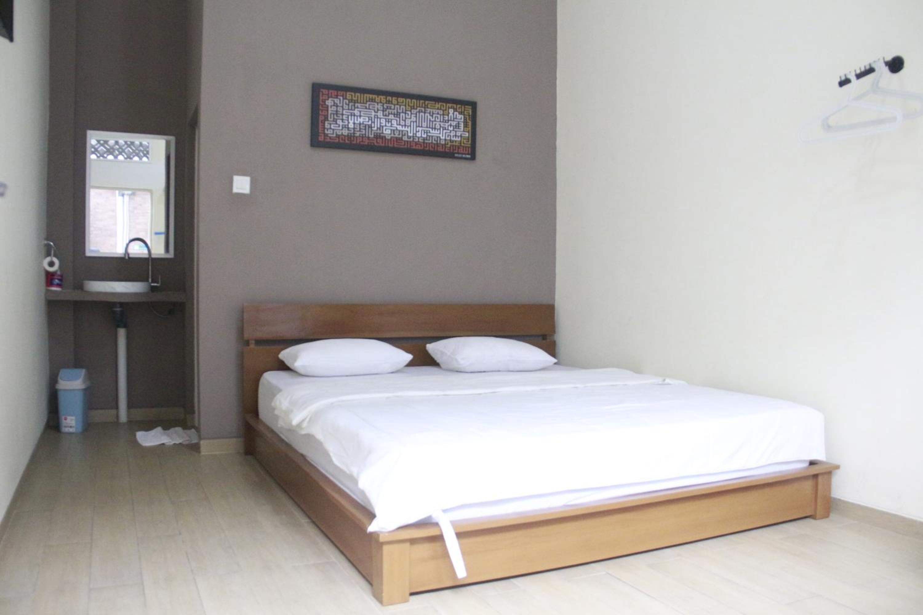 Bu Sepuh GuestHouse