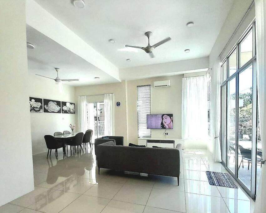 IMPIAN STAY #2 Semi Bungalow House photo 1