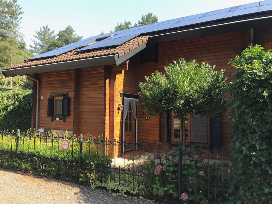 Houten chalet/bungalow in het bos, sauna, jacuzzi view 2