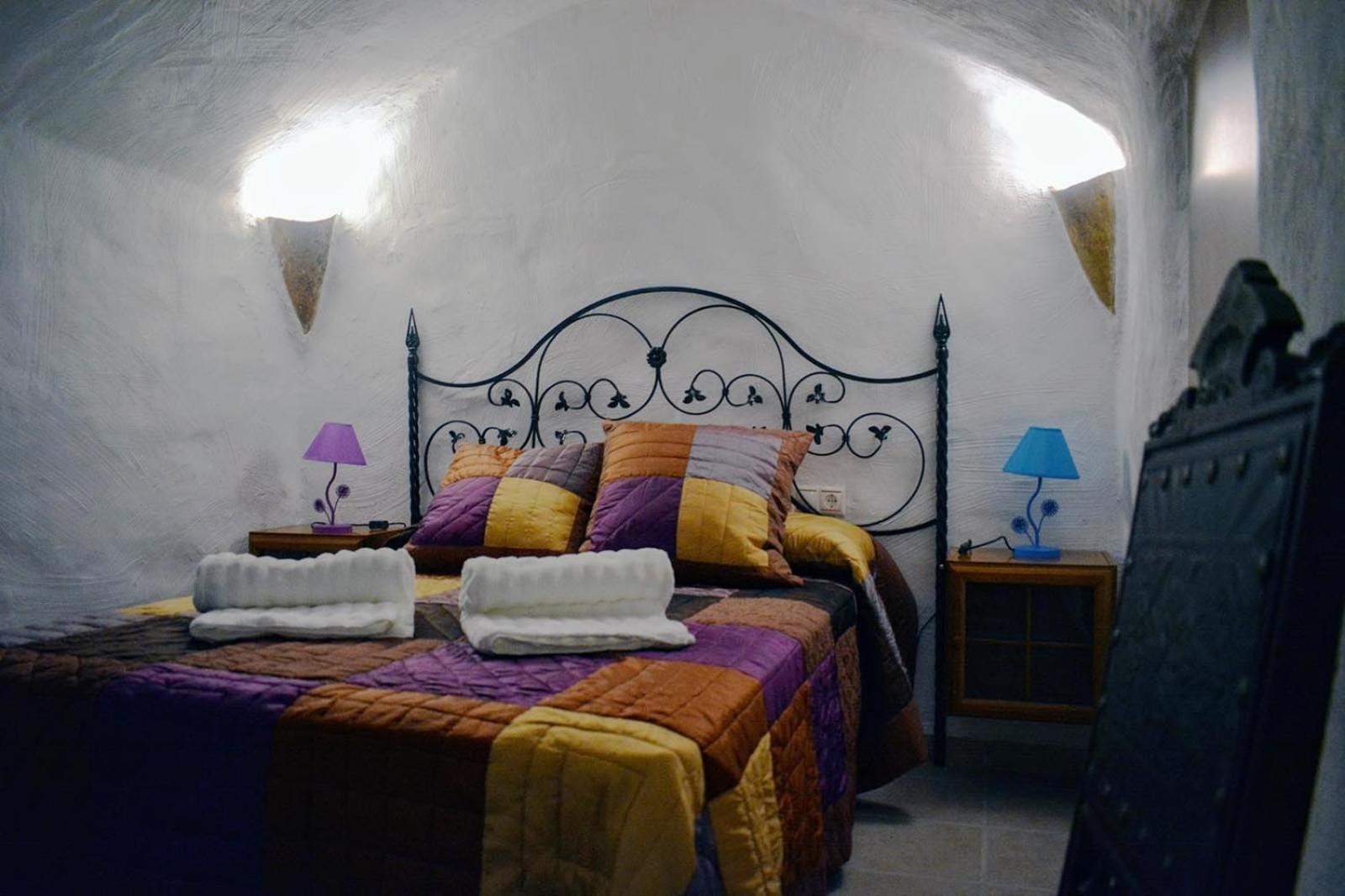 Casas Cueva con piscina y barbacoa