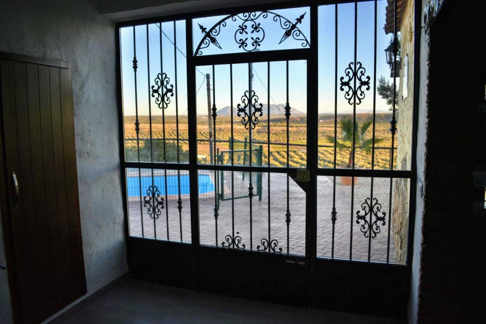 Casas Cueva con piscina y barbacoa
