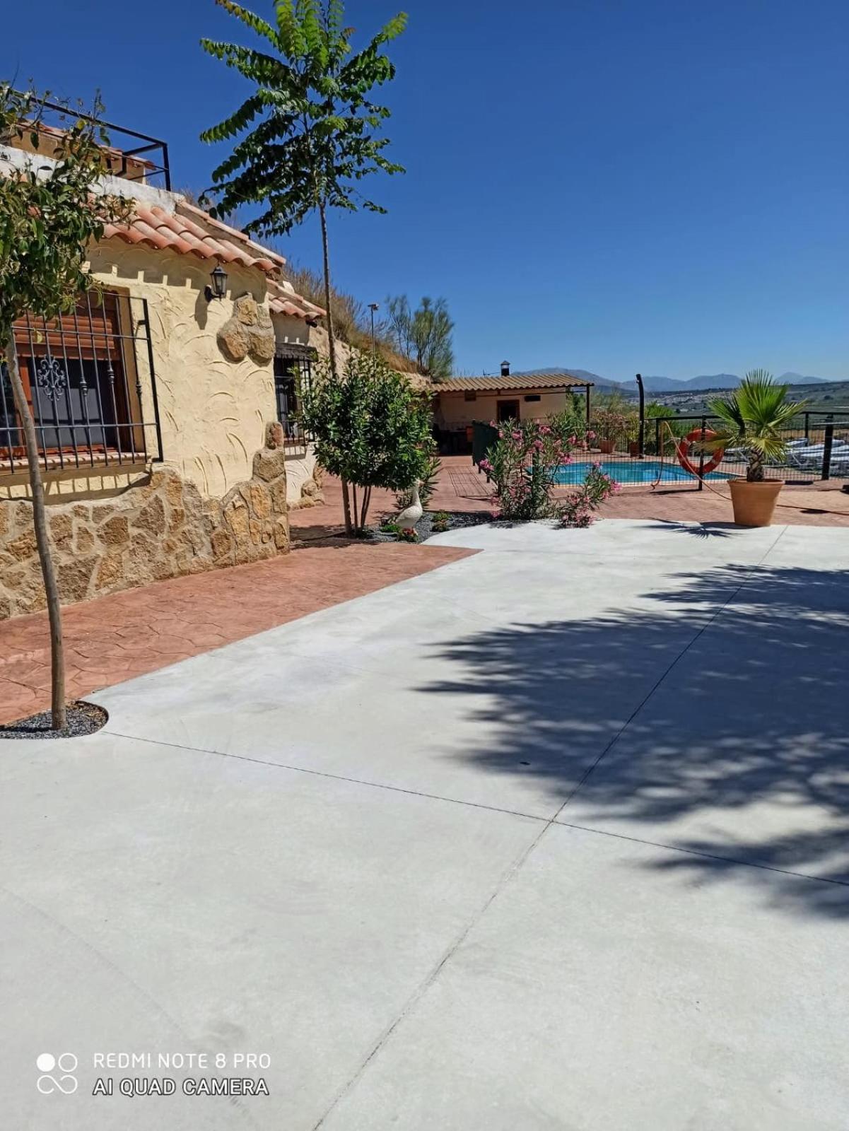Casas Cueva con piscina y barbacoa