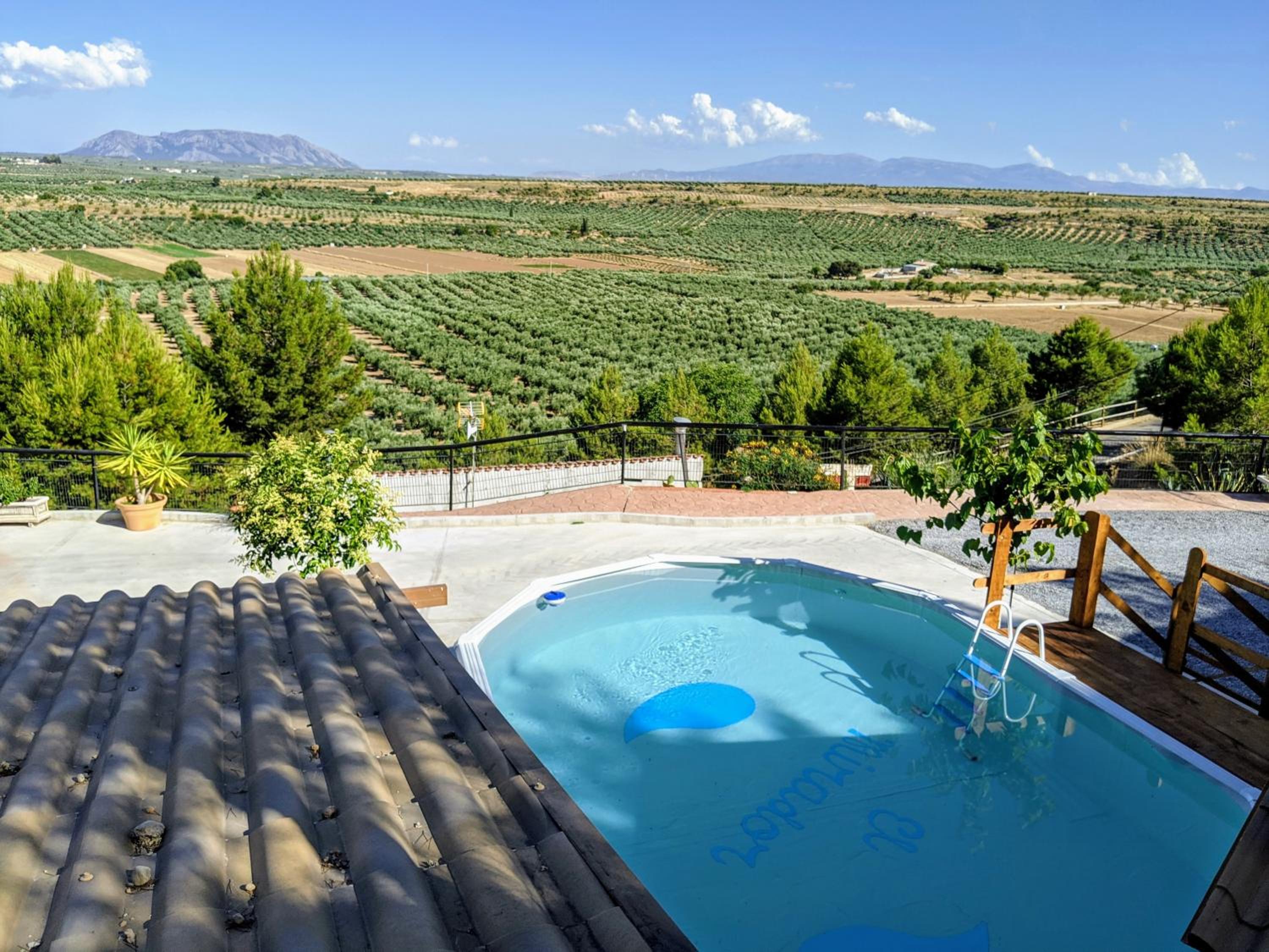 Casas Cueva con piscina y barbacoa