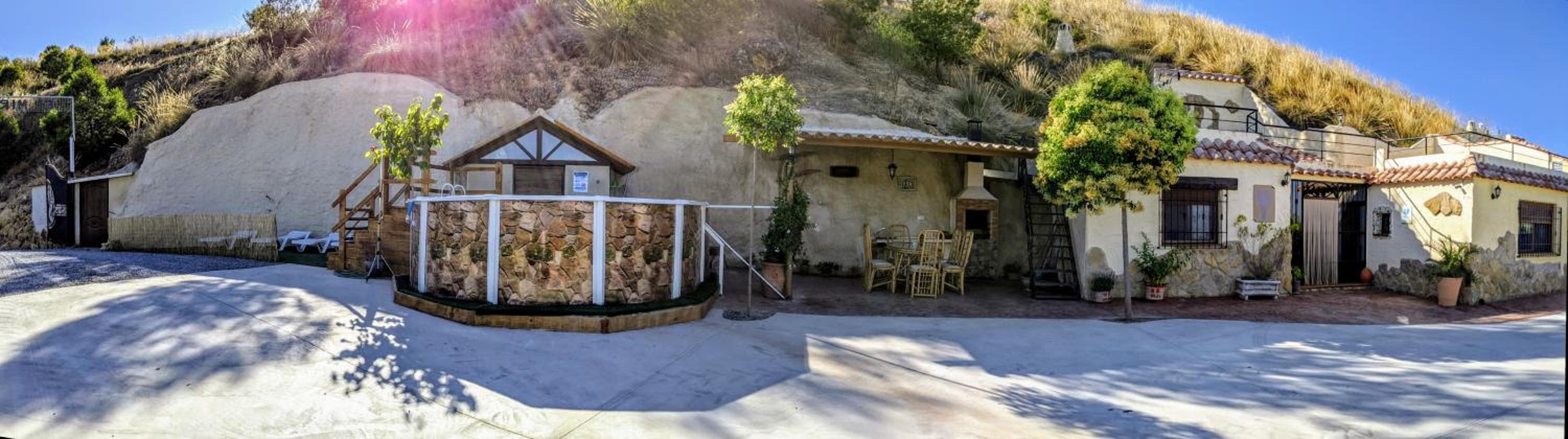 Casas Cueva con piscina y barbacoa