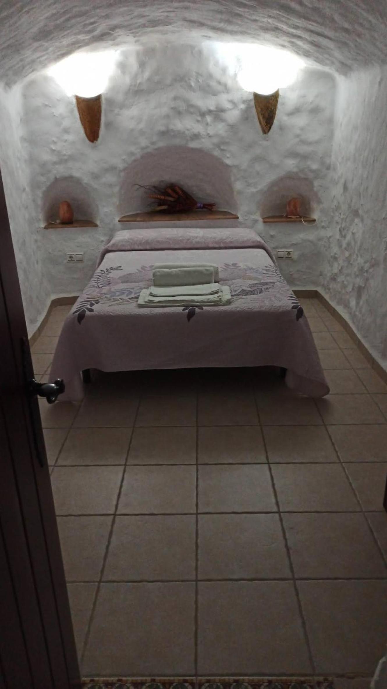 Casas Cueva con piscina y barbacoa
