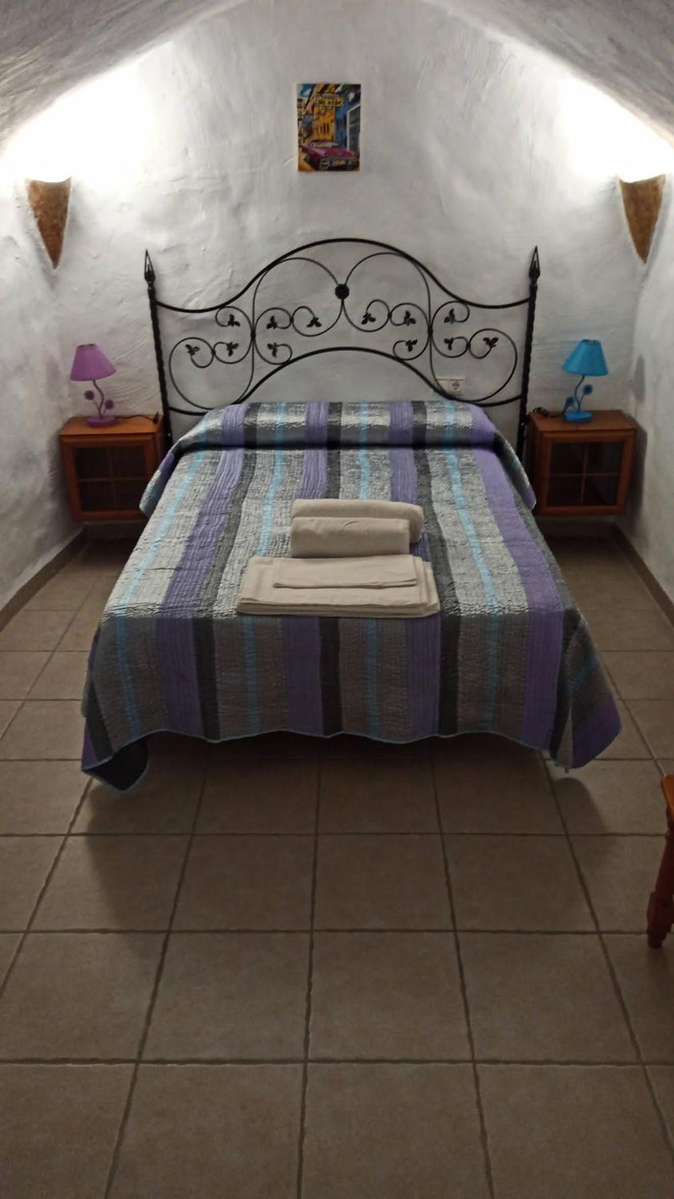 Casas Cueva con piscina y barbacoa