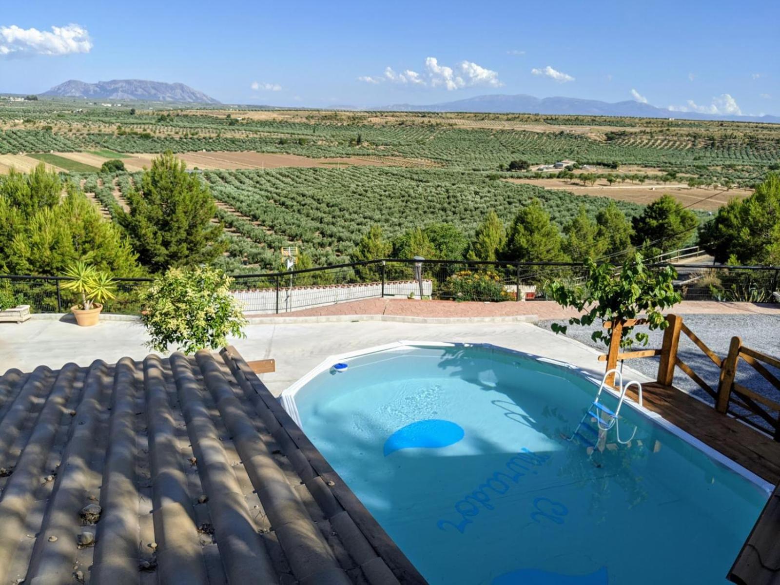 Casas Cueva con piscina y barbacoa