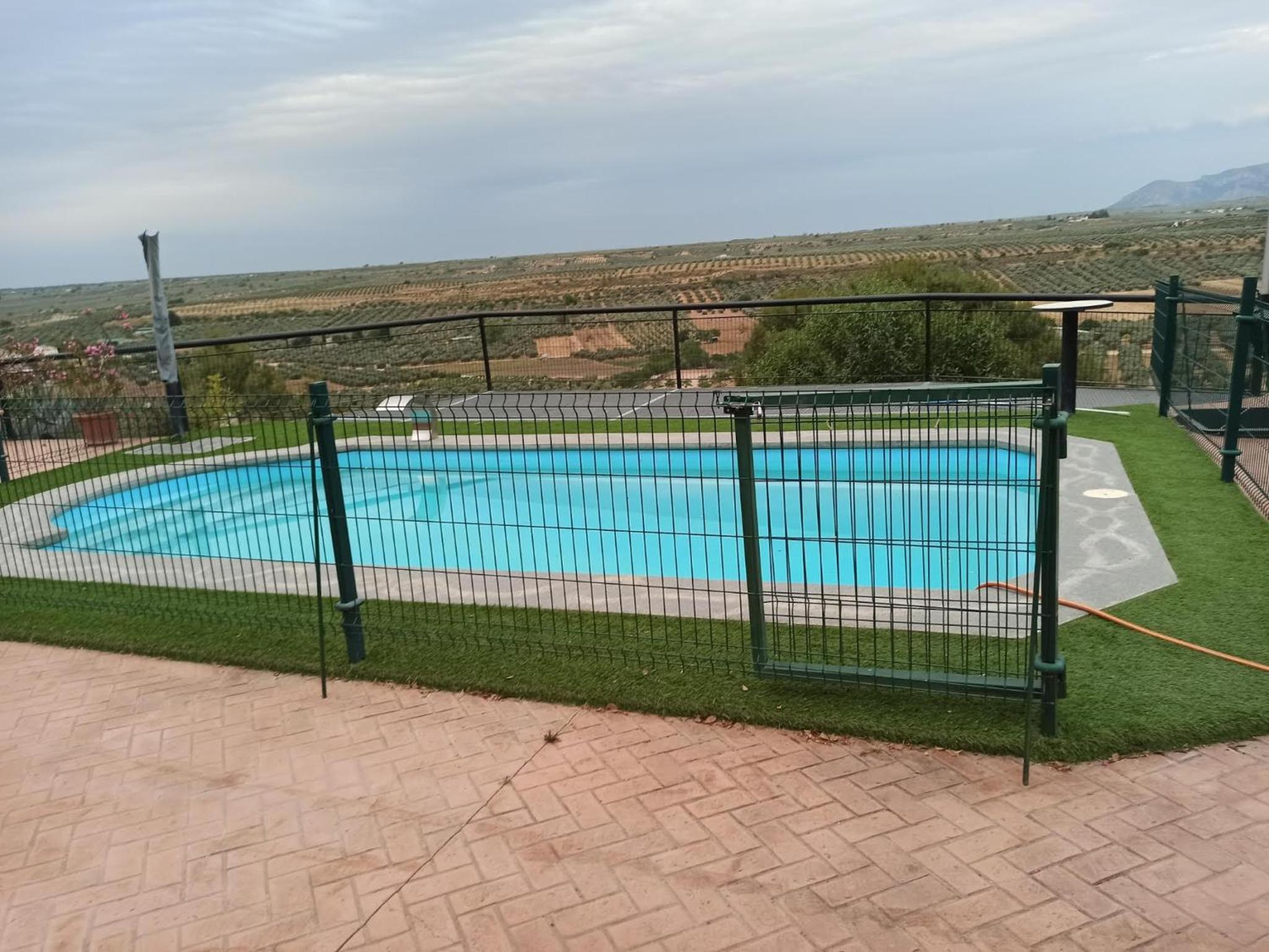 Casas Cueva con piscina y barbacoa
