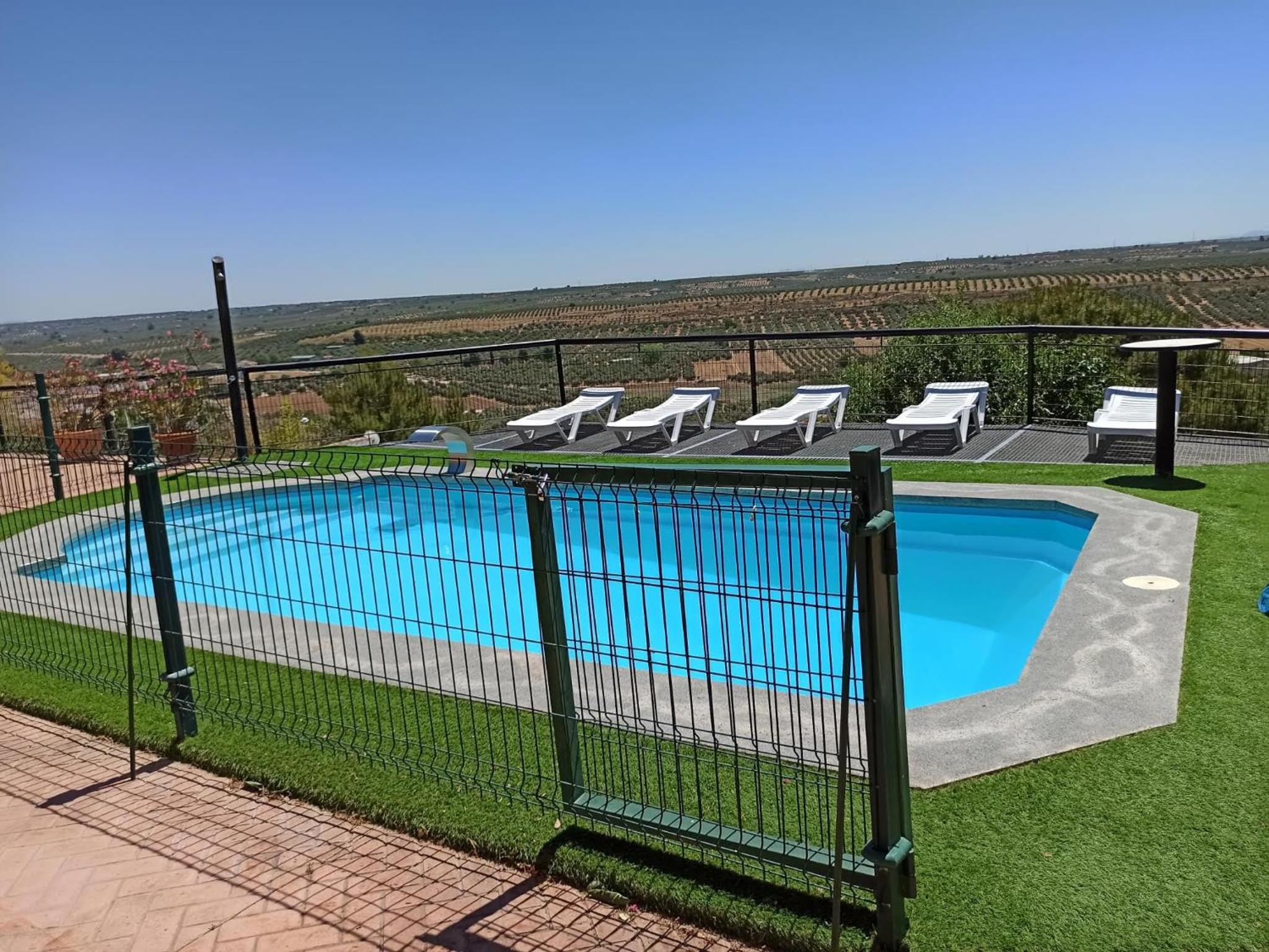 Casas Cueva con piscina y barbacoa