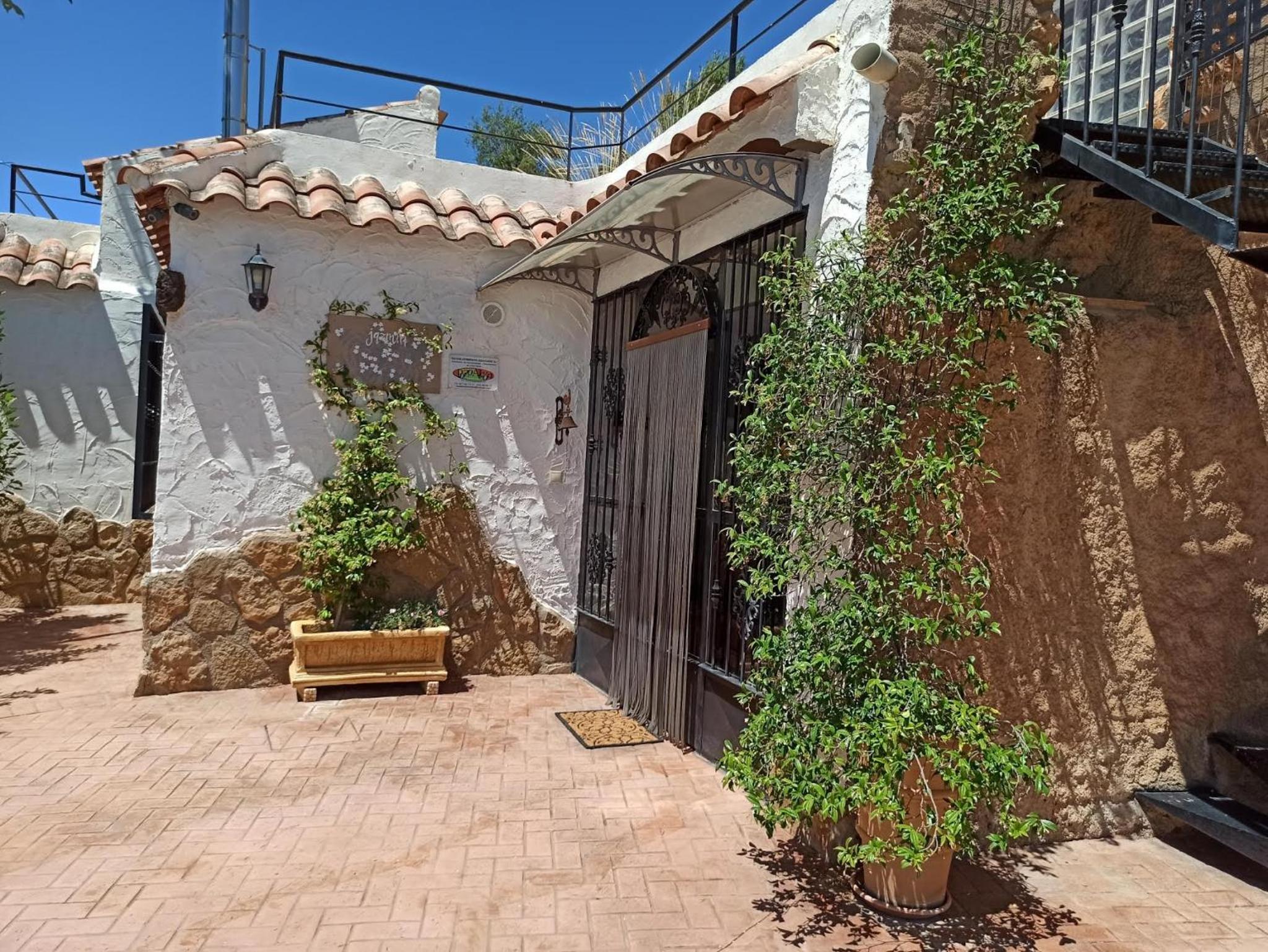 Casas Cueva con piscina y barbacoa