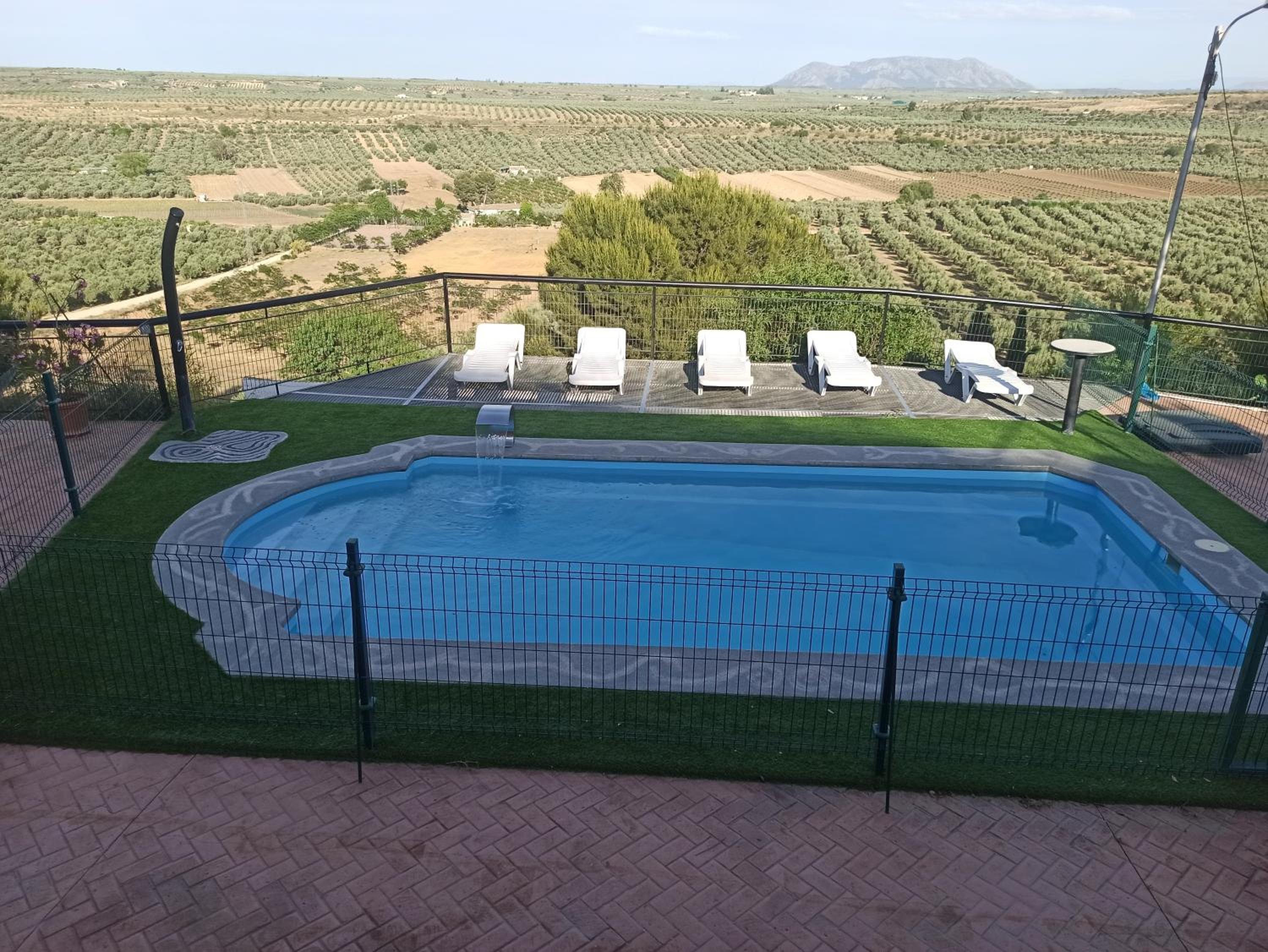 Casas Cueva con piscina y barbacoa