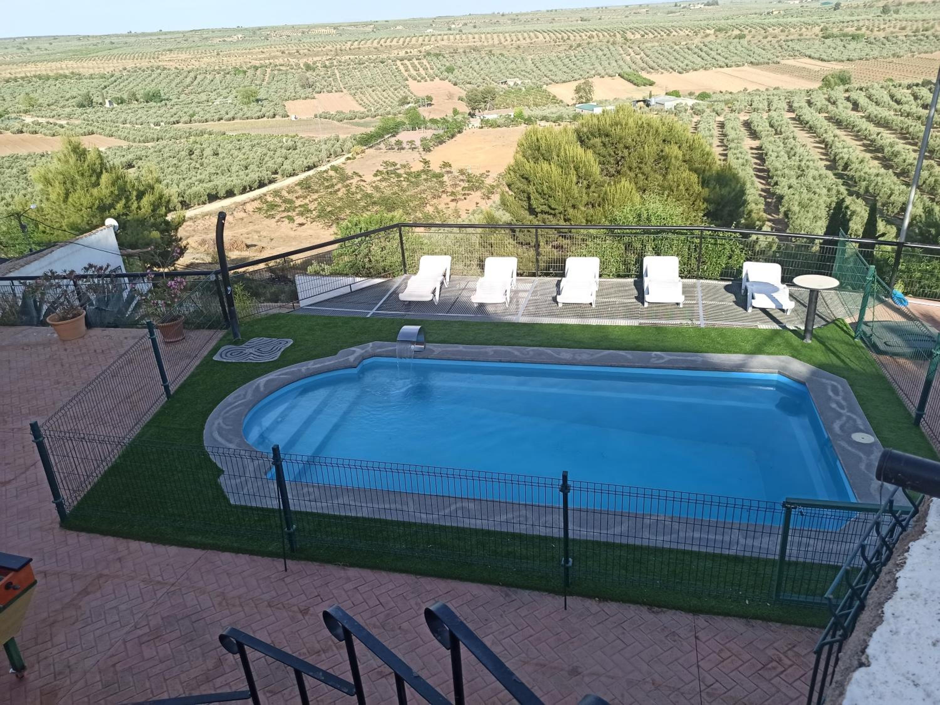 Casas Cueva con piscina y barbacoa