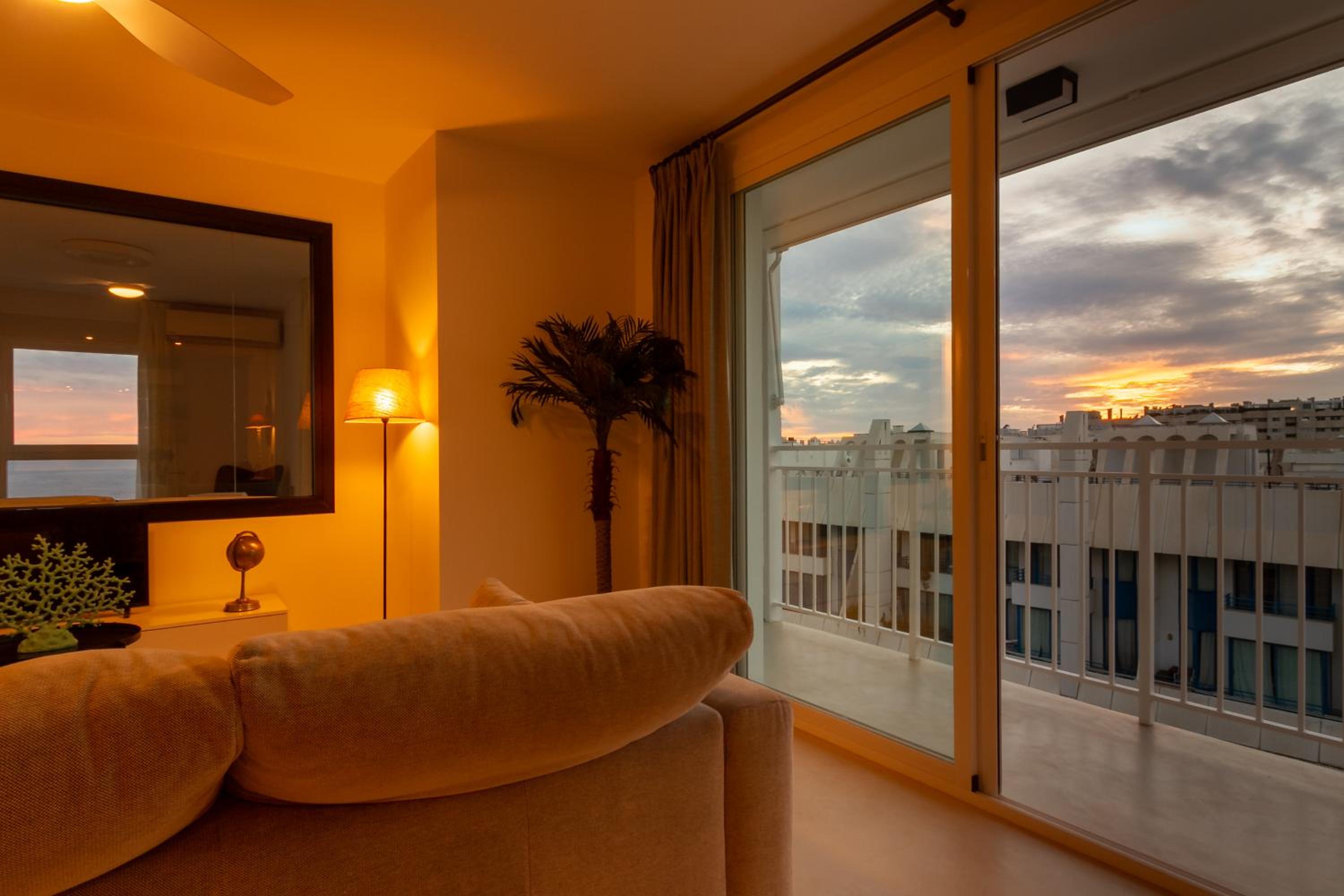 MARBELLA BANUS SUITES - Marbella Centre Sea Views Suite Apartment