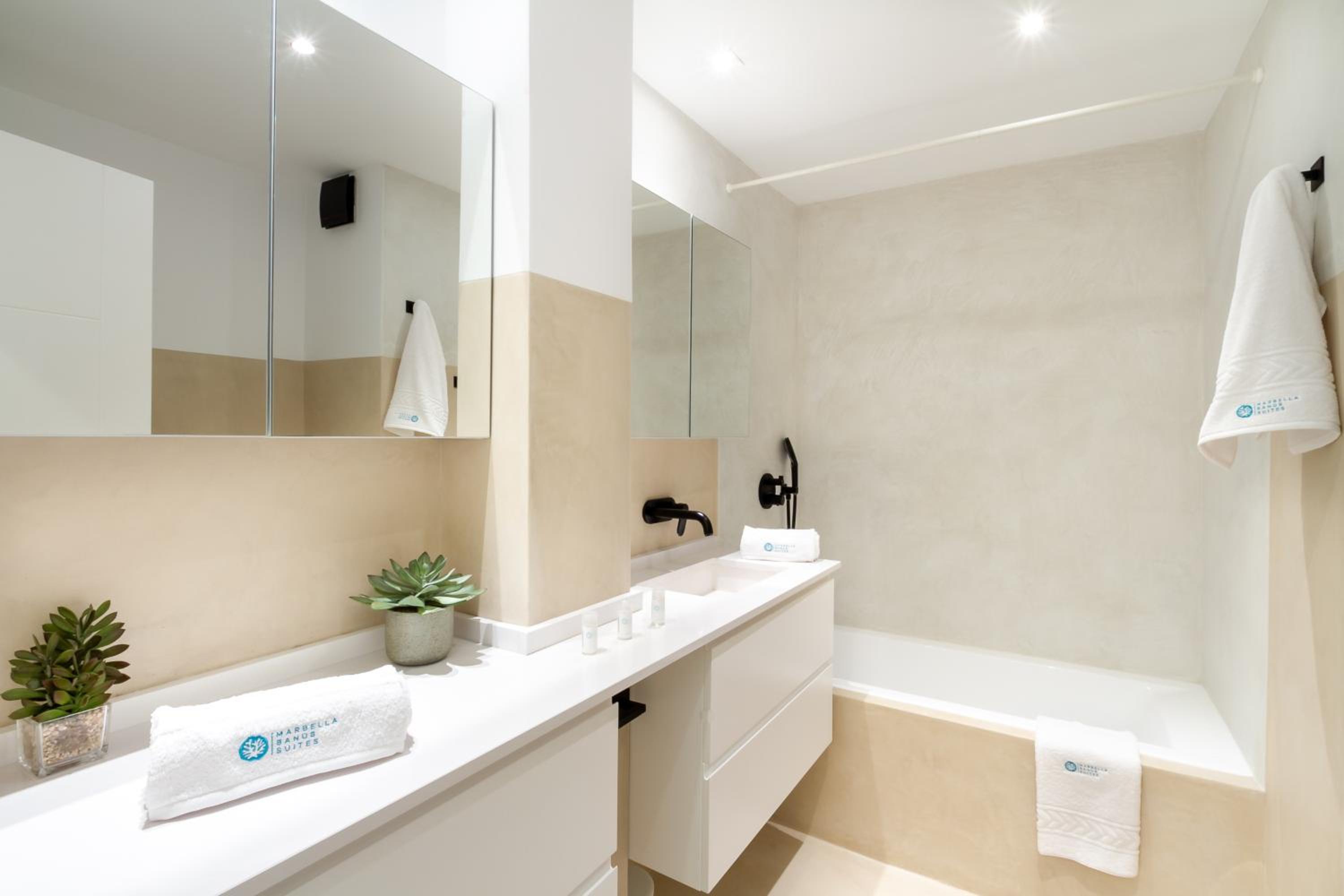 MARBELLA BANUS SUITES - Marbella Centre Sea Views Suite Apartment