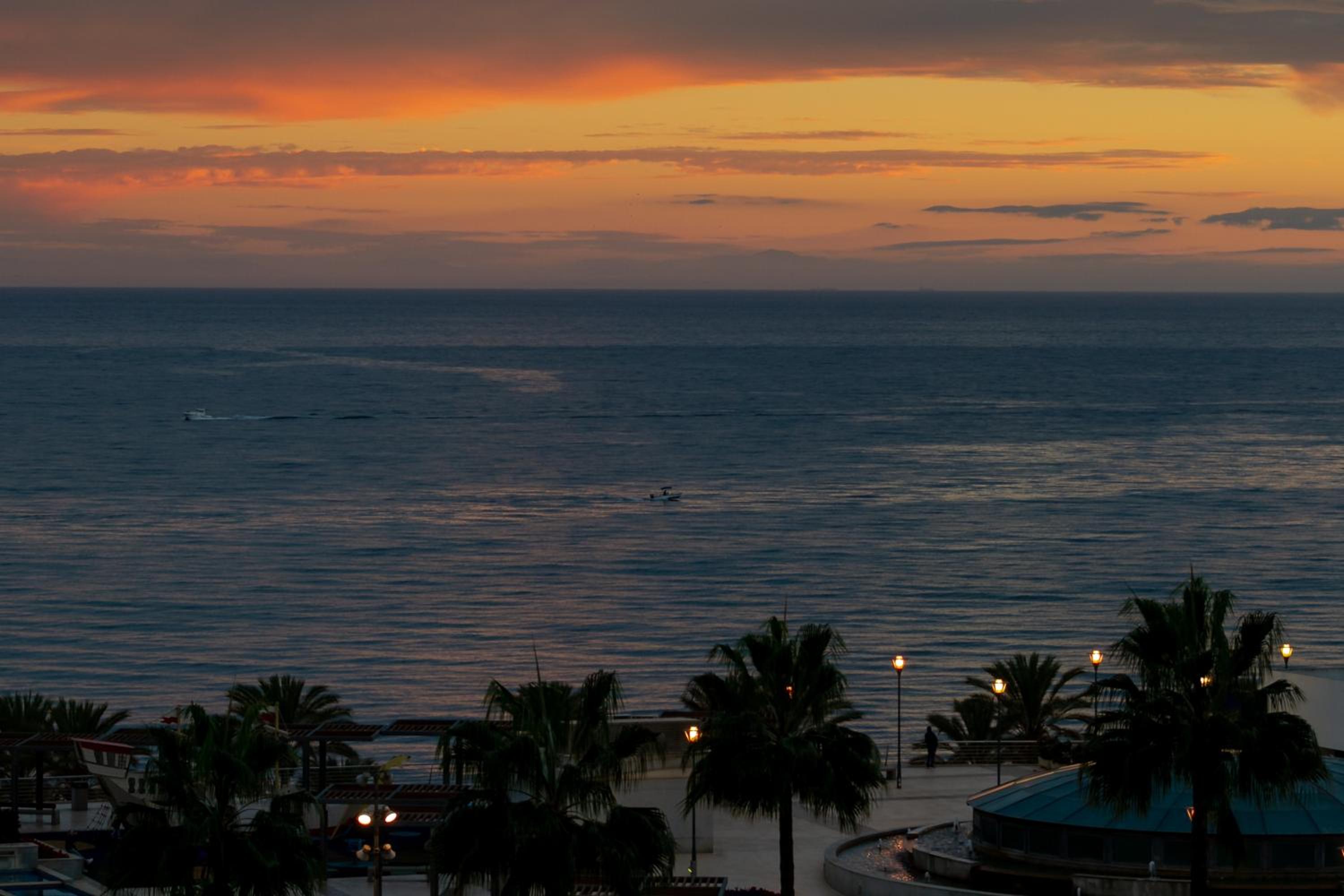 MARBELLA BANUS SUITES - Marbella Centre Sea Views Suite Apartment