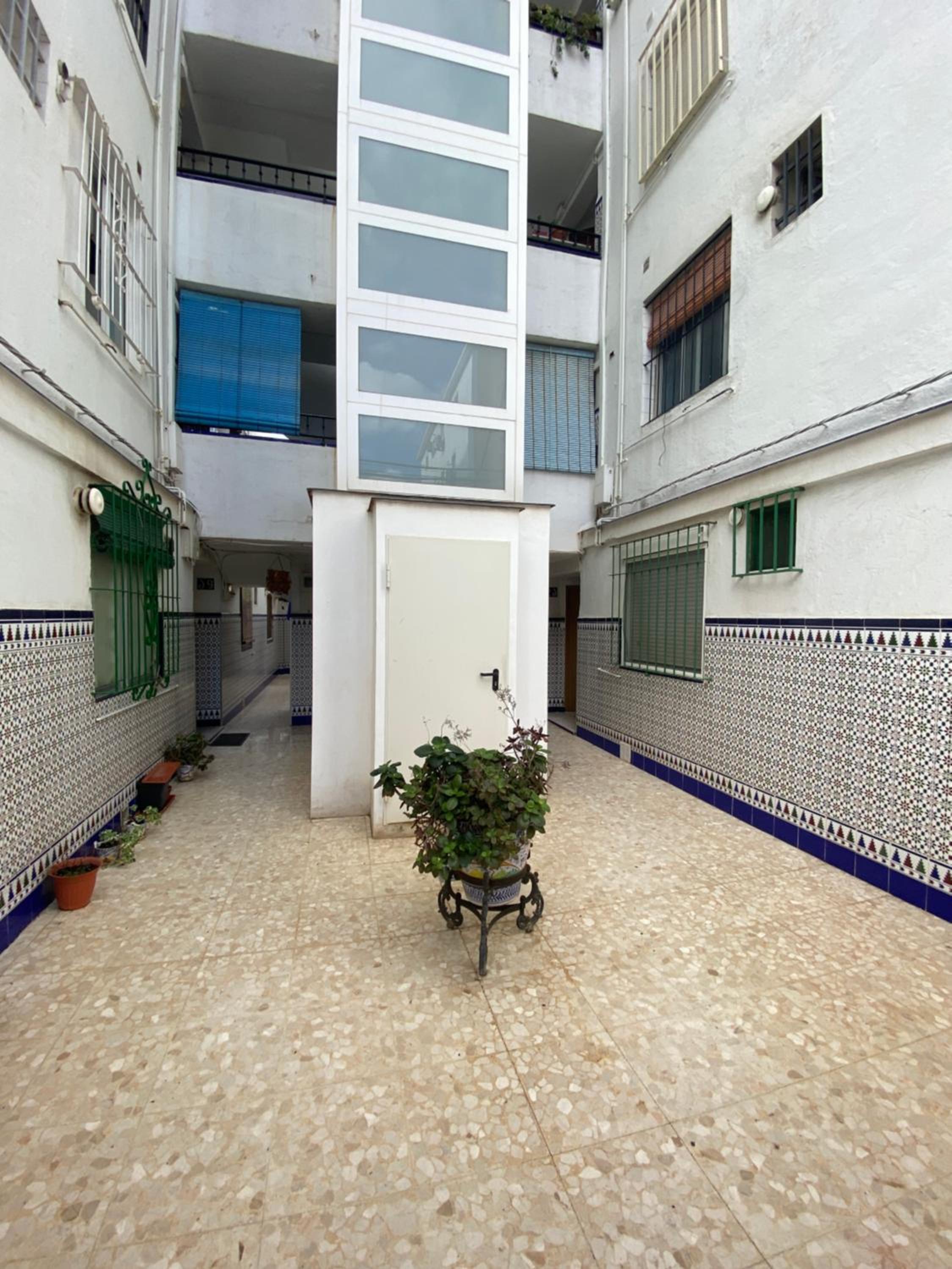 piso junto al hospital macarena