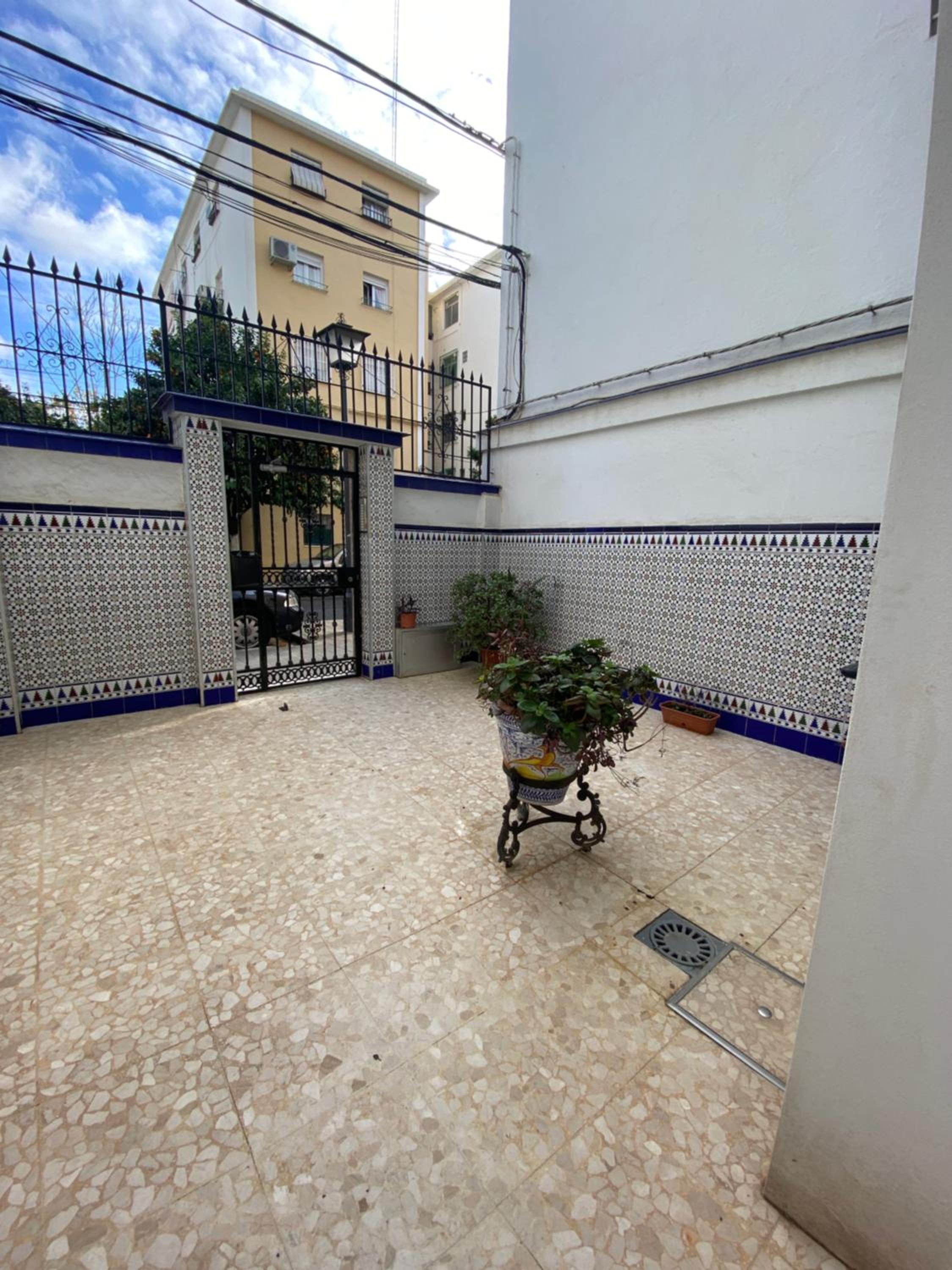 piso junto al hospital macarena