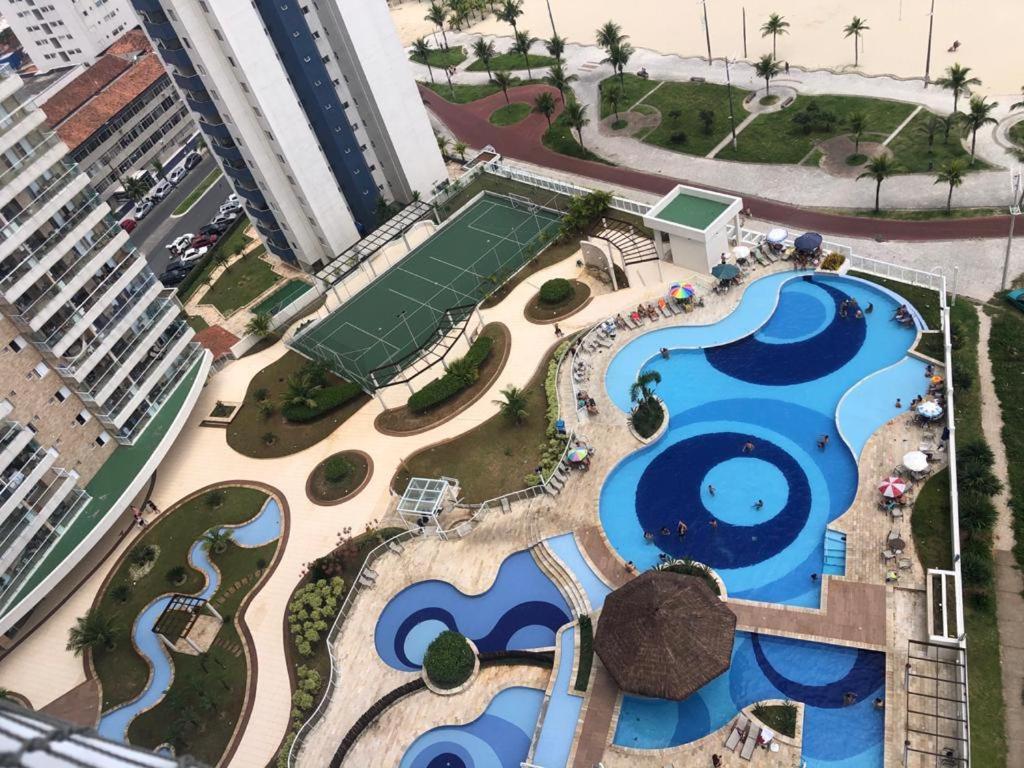 Lindo Apto Pé na areia Frente para Mar