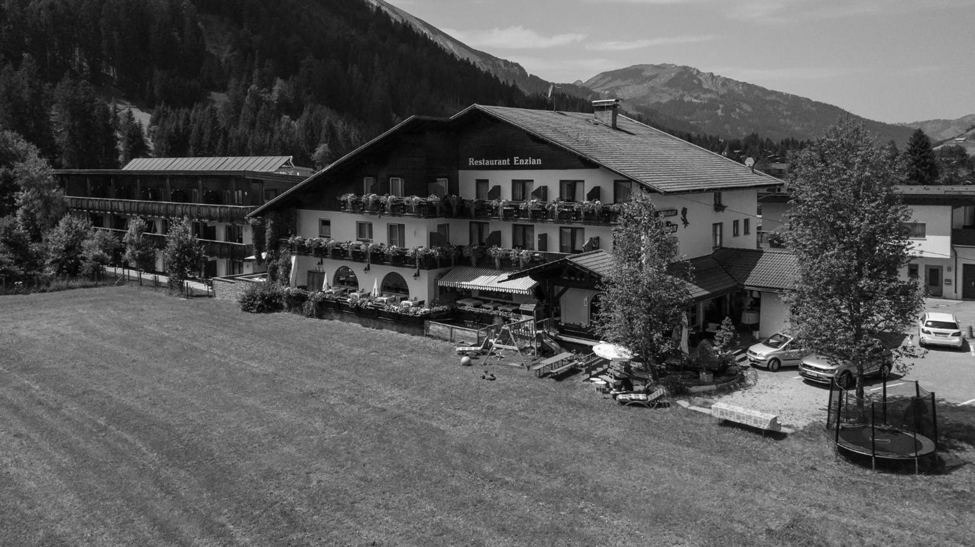 Gasthof Restaurant Pizzeria Enzian - Sommerbergbahnen inklusive