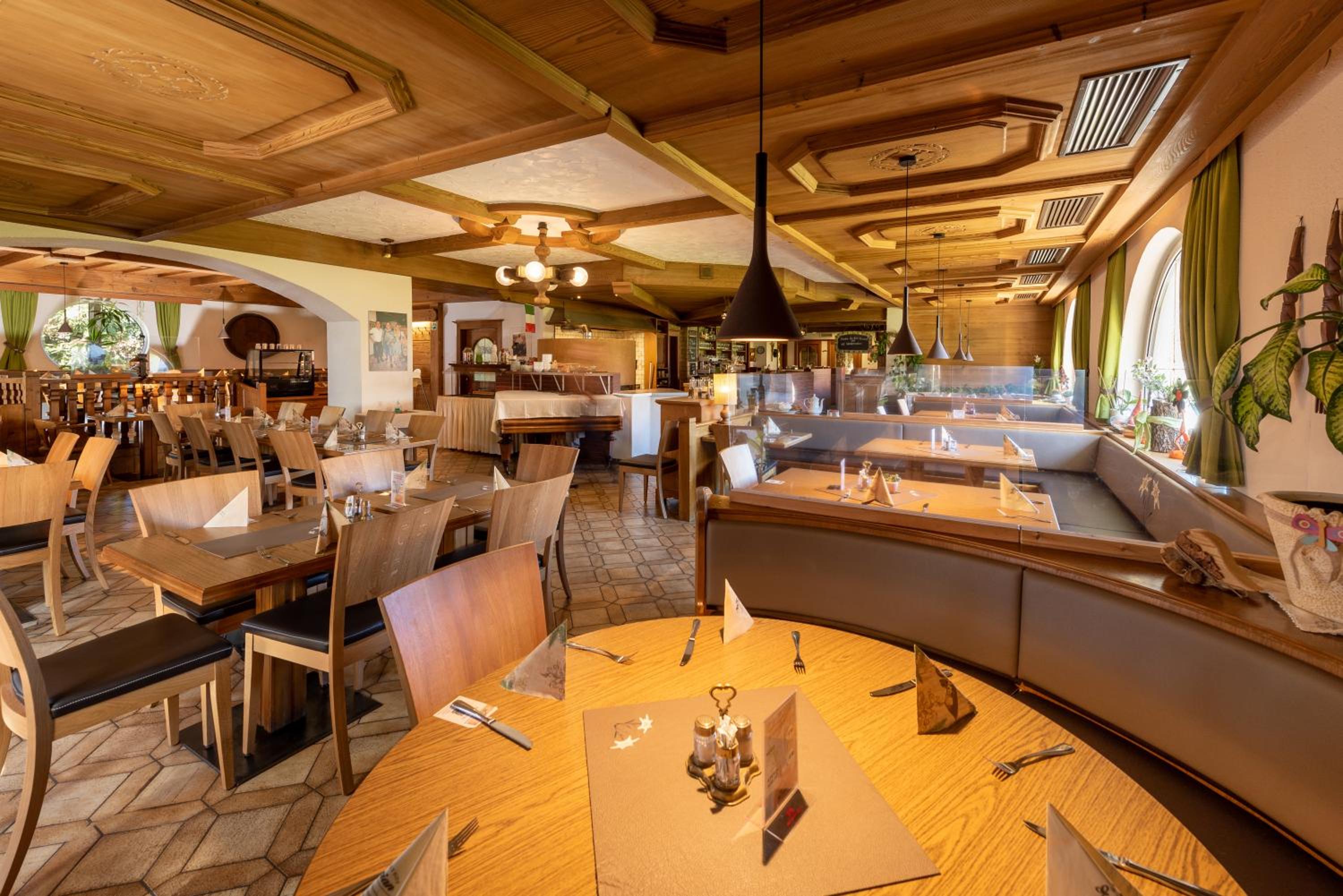 Gasthof Restaurant Pizzeria Enzian - Sommerbergbahnen inklusive