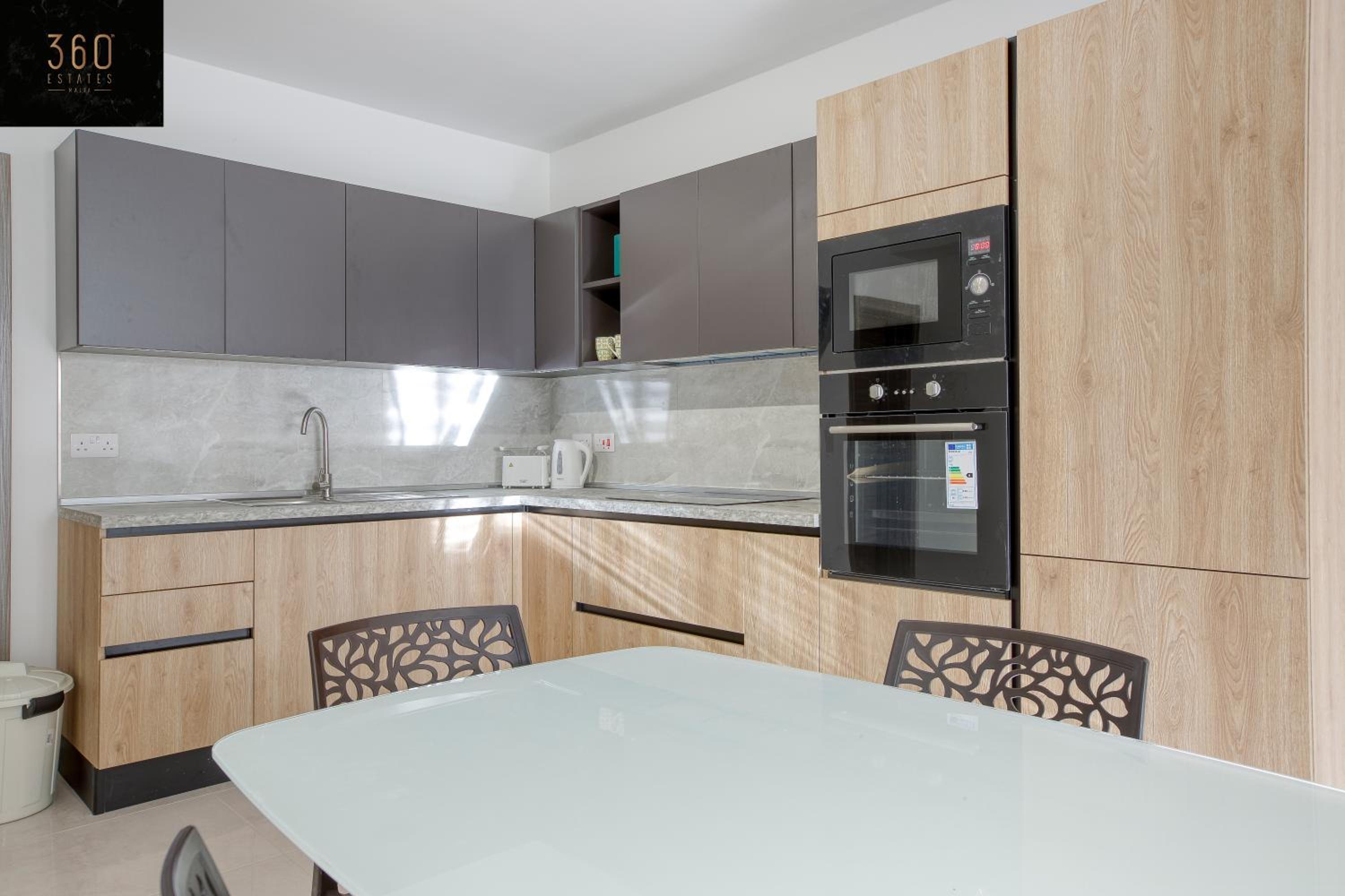 5th Floor brand new APT, with PRVT Balcony & WIFI by 360 Estates view 2