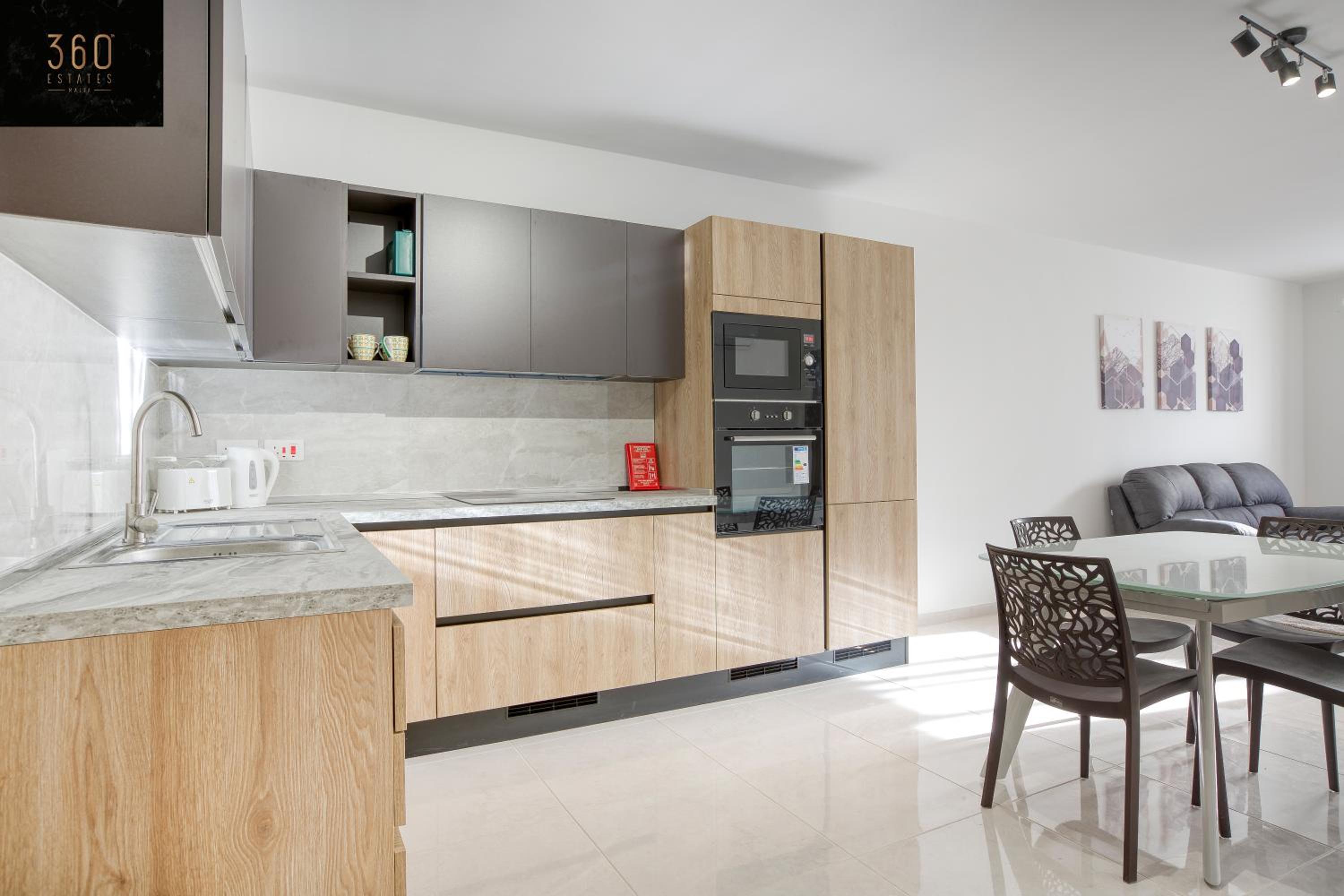 5th Floor brand new APT, with PRVT Balcony & WIFI by 360 Estates view 4