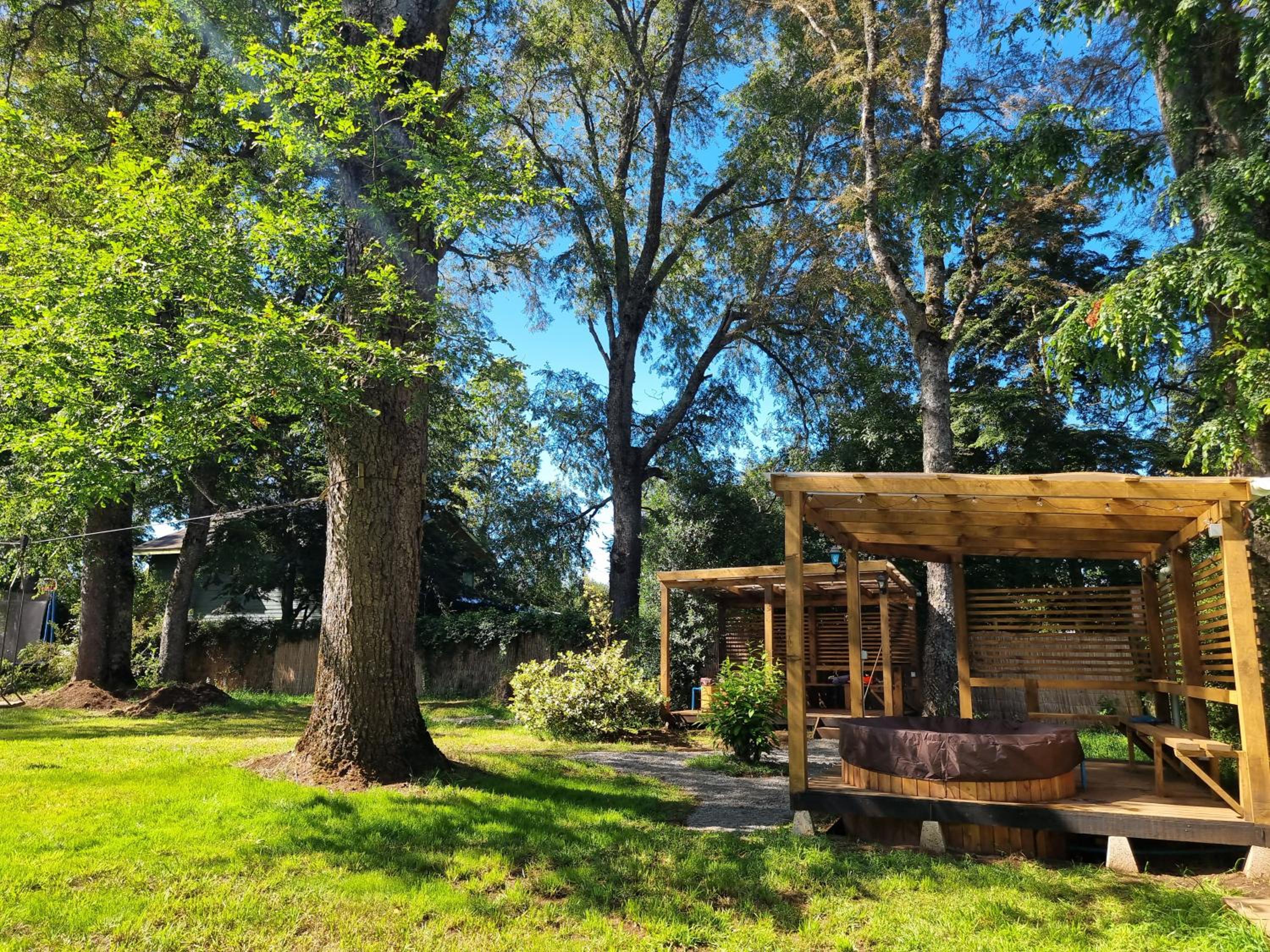 La Casa del Árbol Villarrica Cabañas-Piscina-Tinajas