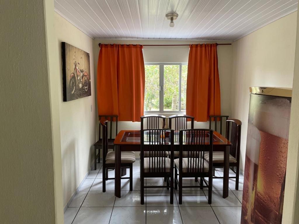 Casa Brisa do Mar Itapoá conforto à uma quadra da praia