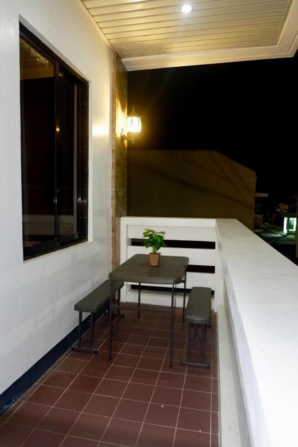 Endless Summer Hotel Baler