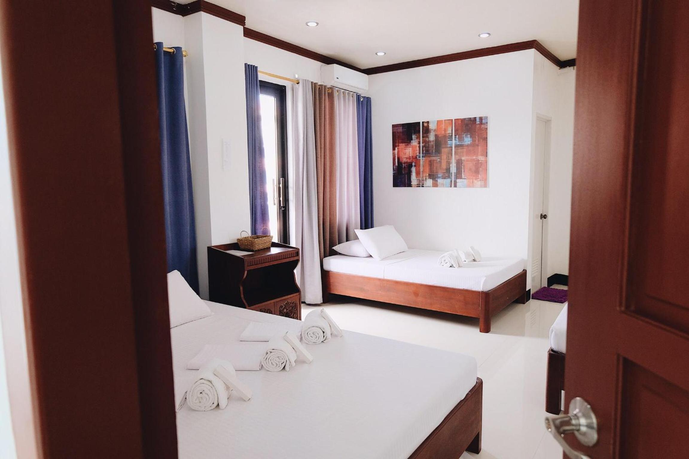 Endless Summer Hotel Baler