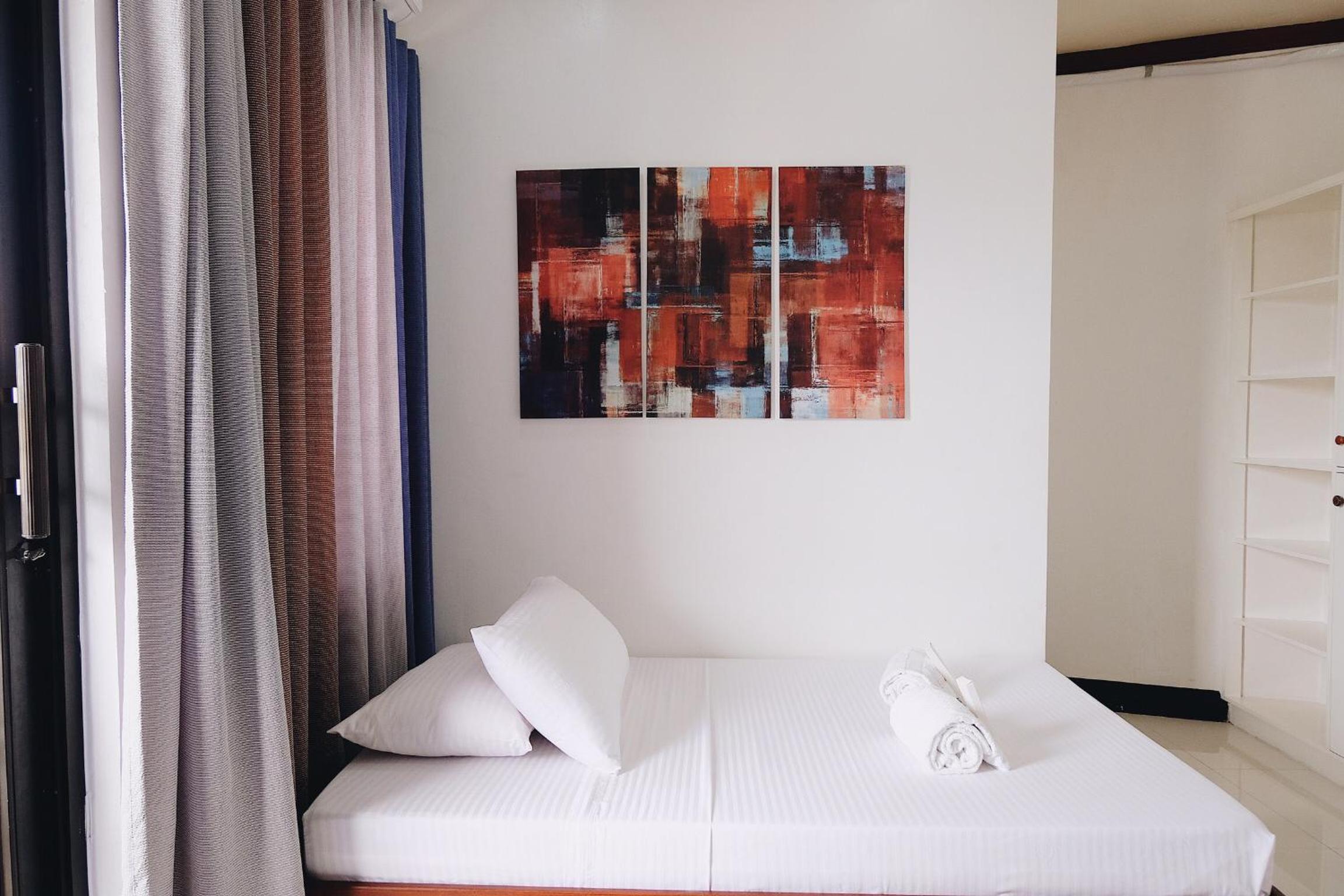 Endless Summer Hotel Baler