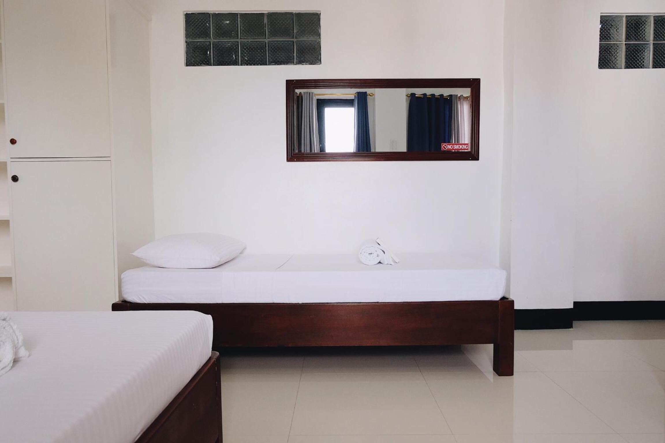 Endless Summer Hotel Baler