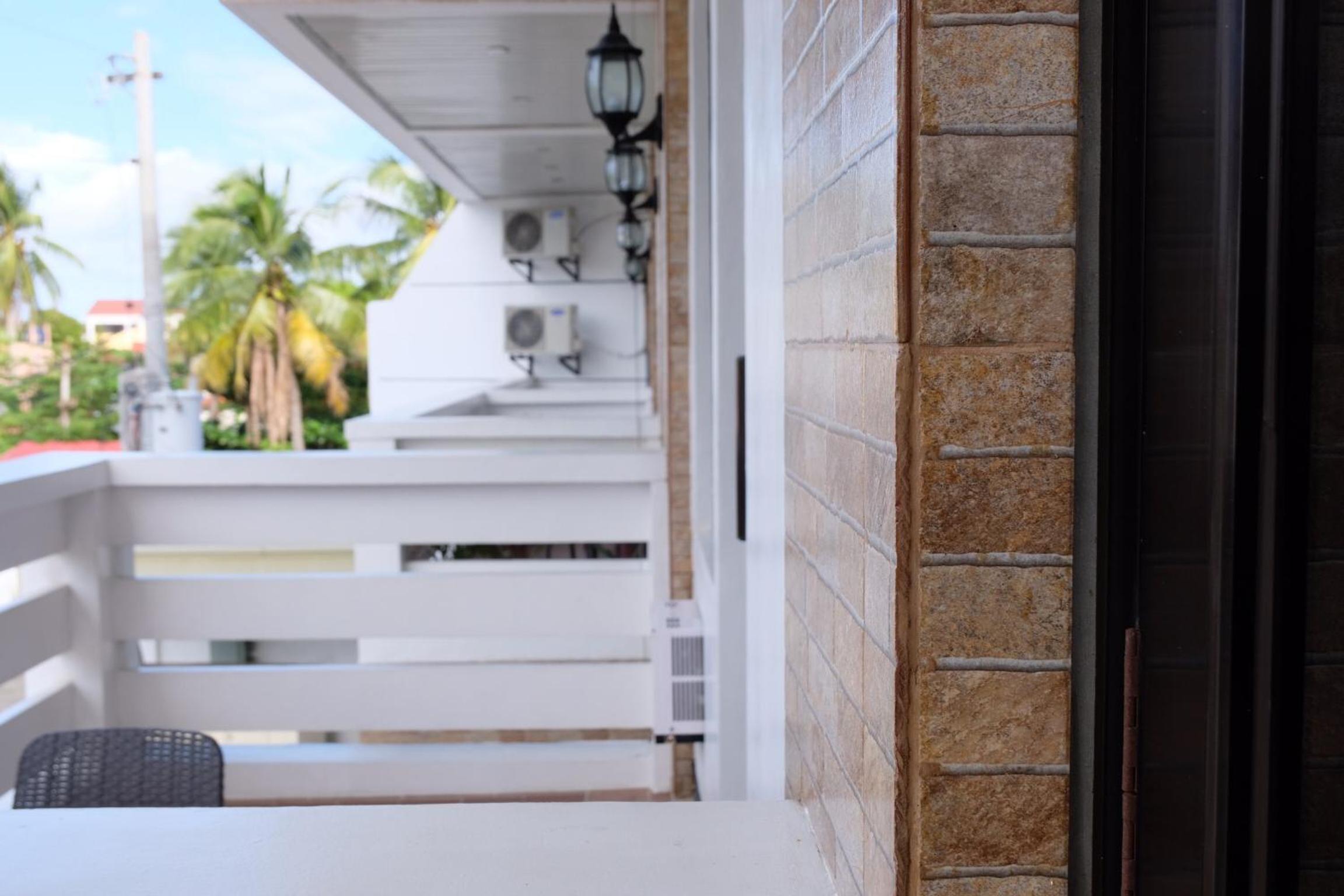 Endless Summer Hotel Baler