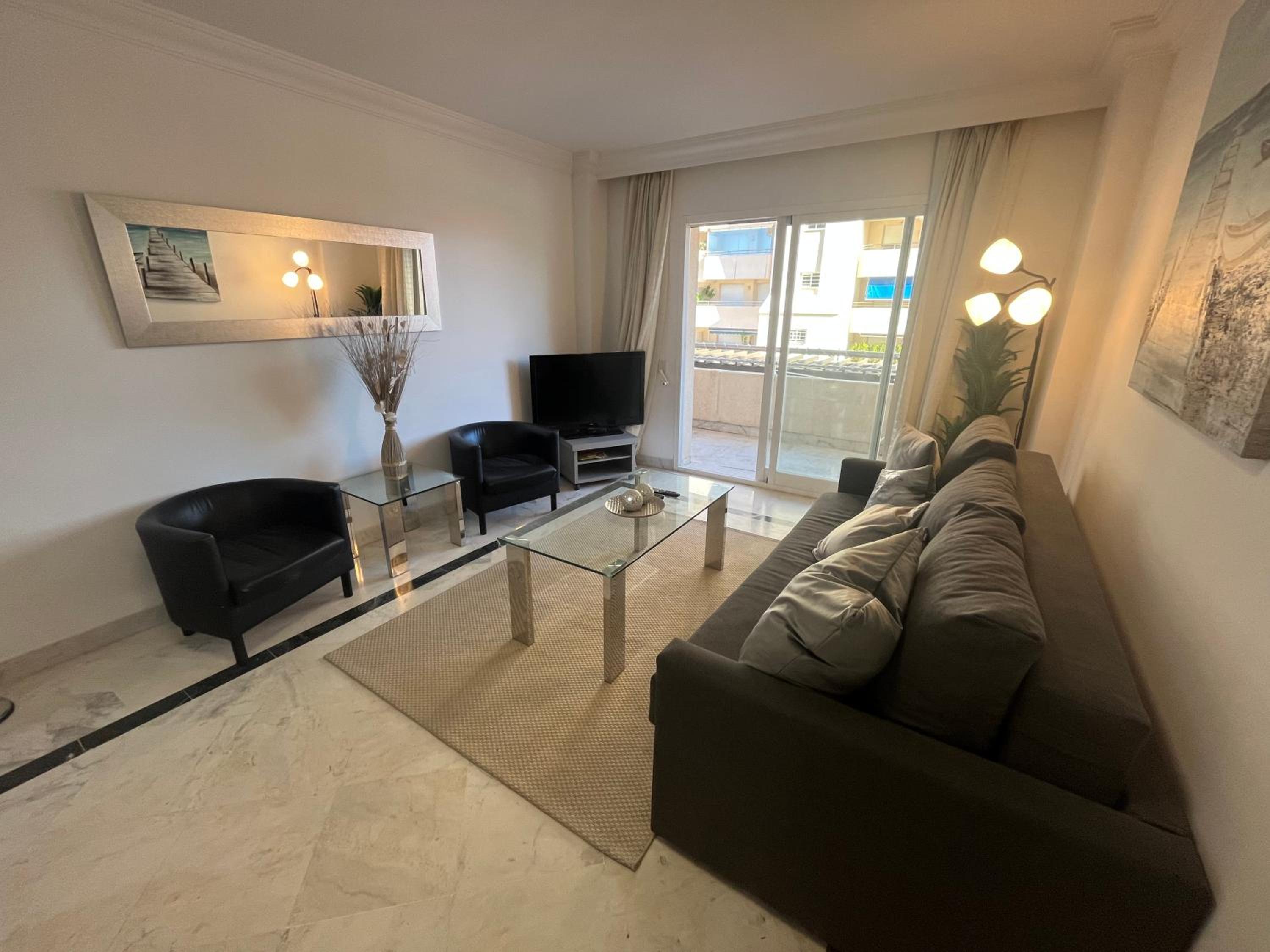 Marbella Vacations - Heart of Puerto Banus newly renavated Free parking , WIFi ,Pool,Gym,Padel court - Property Image 2