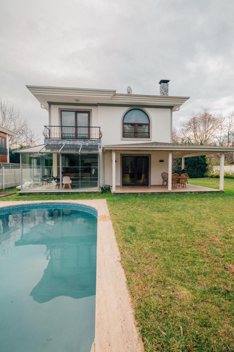 Sleek Villa in Sapanca with Pool and Winter Garden view 5