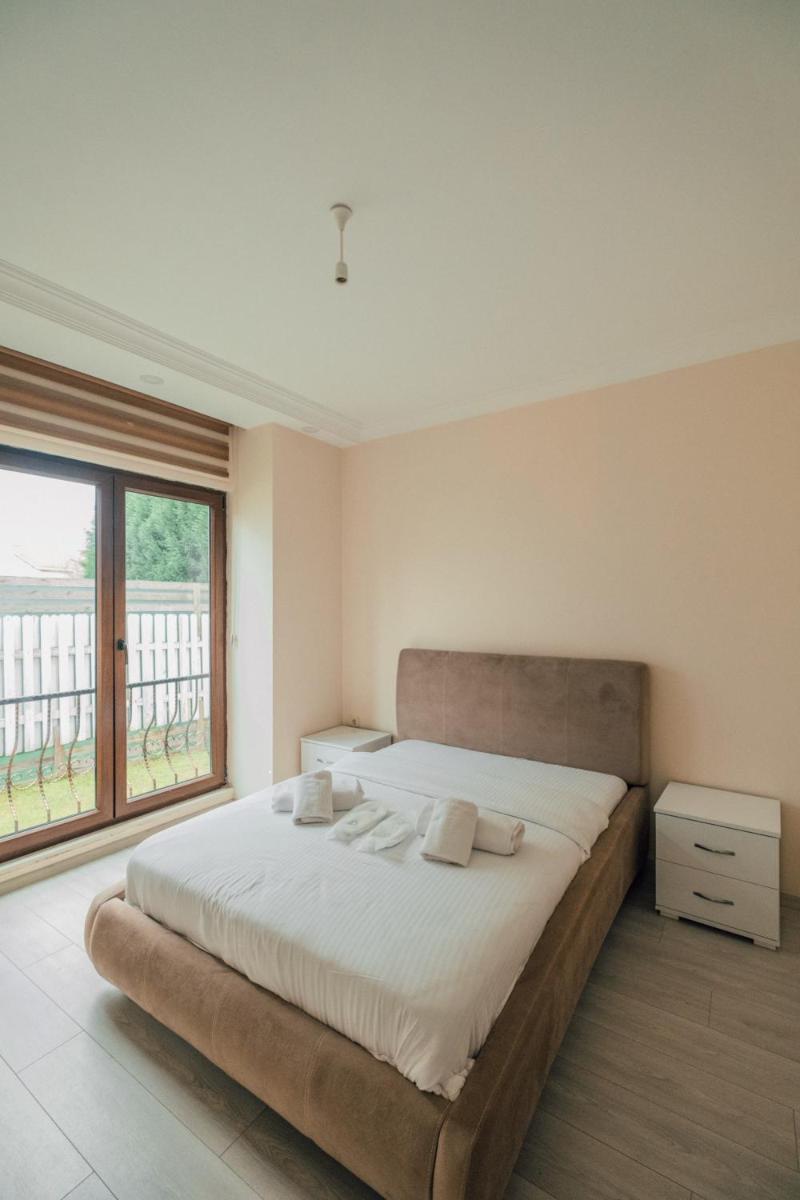 Sleek Villa in Sapanca with Pool and Winter Garden view 4