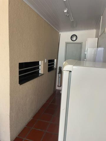 A 100 metros da Beira Mar e dos camelódromos apartamento com garagem