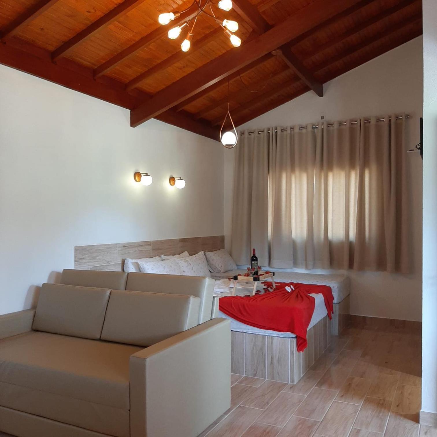 Cabanas Privativas com Jacuzzi, Cozinha, Churrasqueira e Decoração - Sitio Pauletto