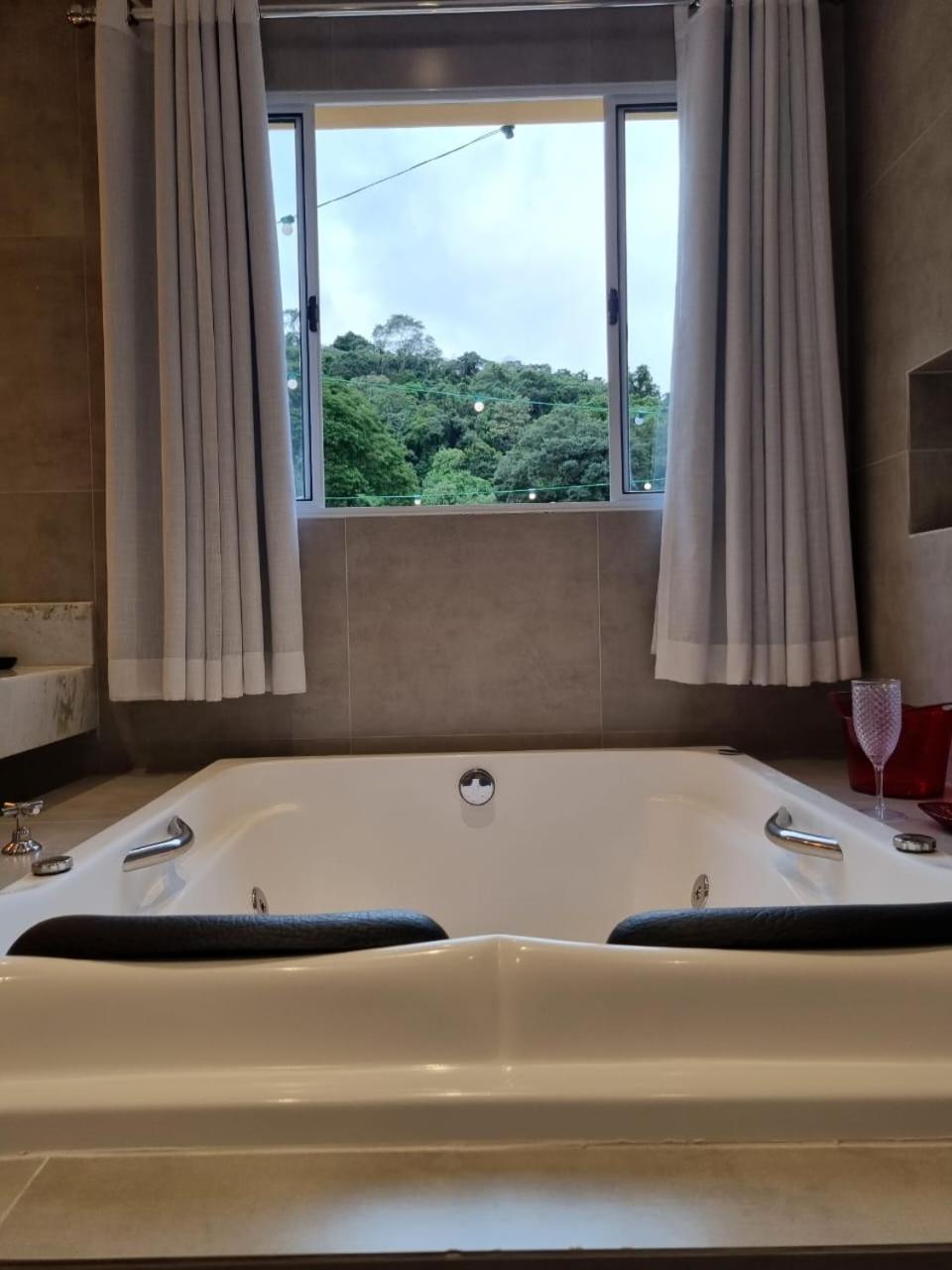 Cabanas Privativas com Jacuzzi, Cozinha, Churrasqueira e Decoração - Sitio Pauletto
