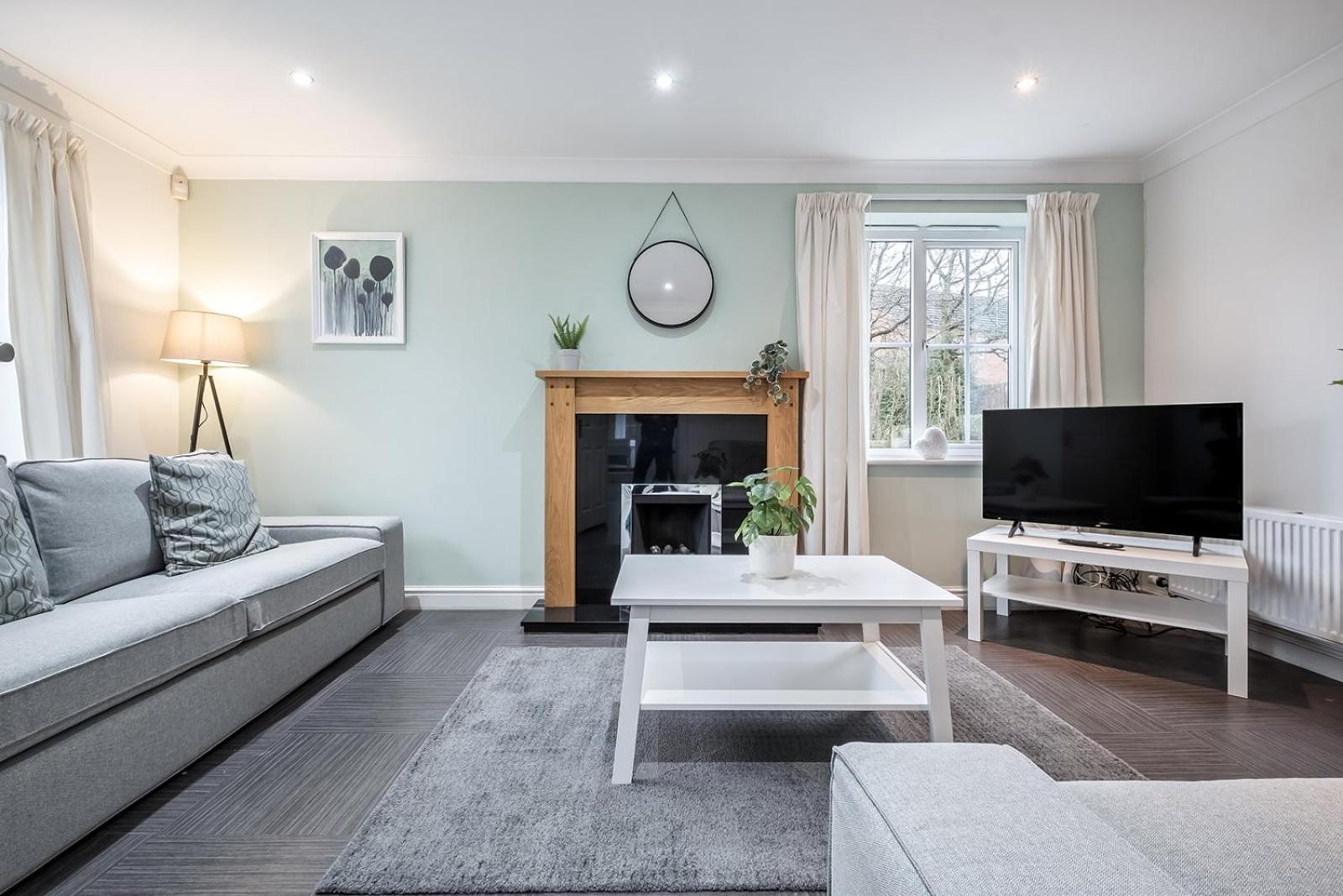 Comfortable House close to Junction 15 of M1 view 5