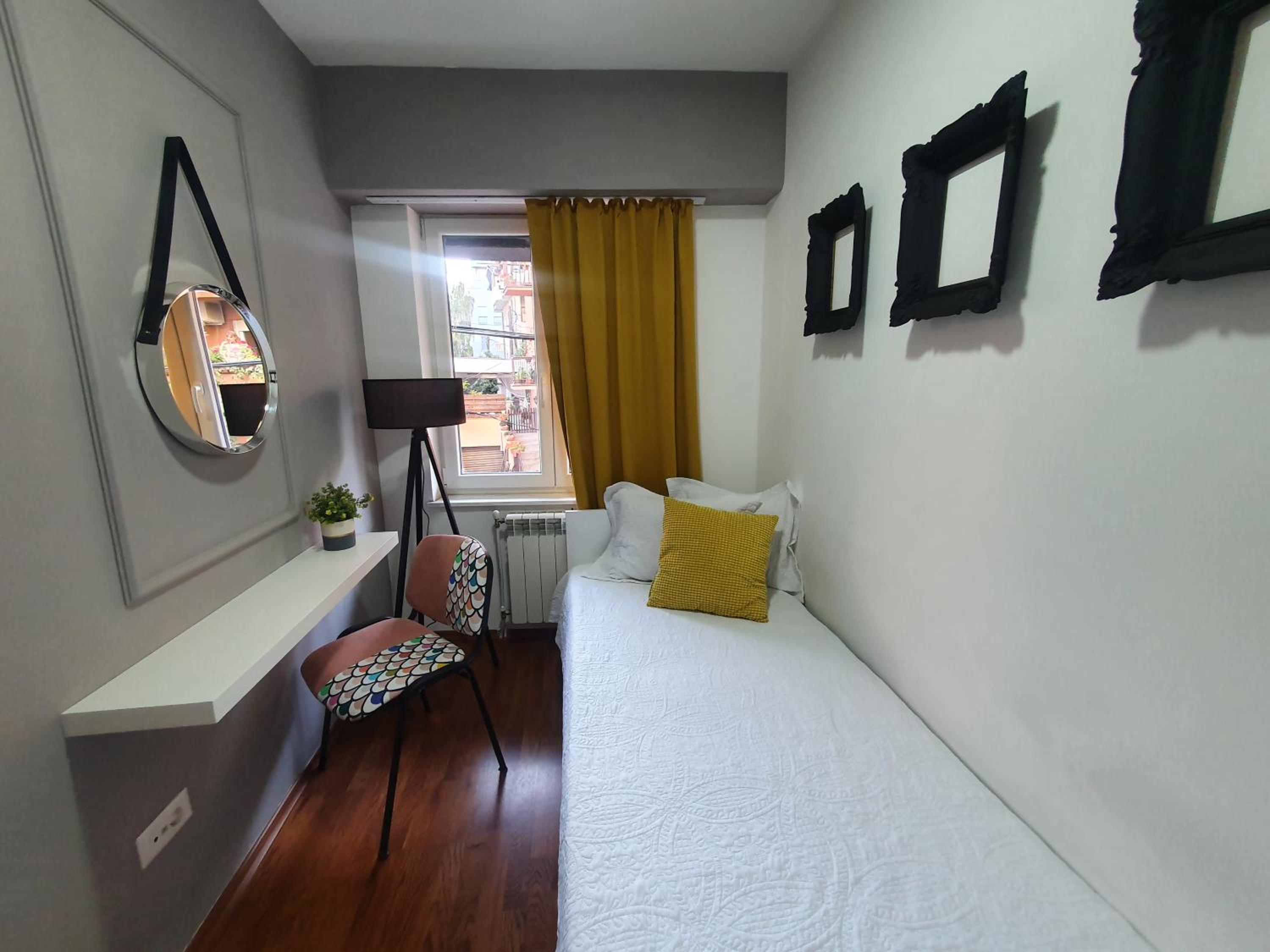 Central 2 bedroom apartment view 2