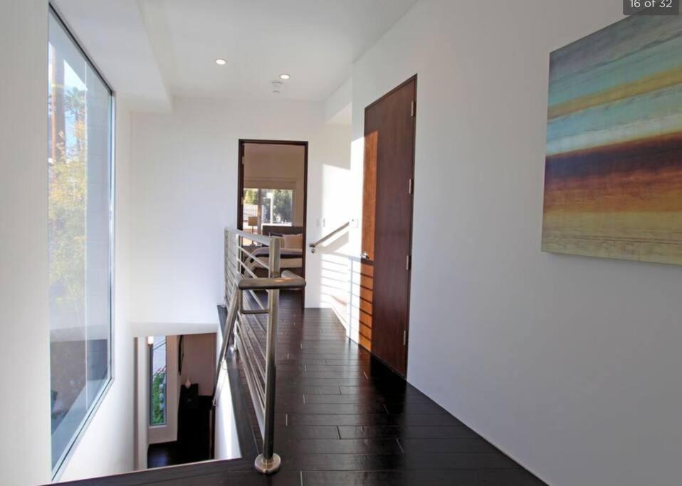 Penthouse Luxury, DTLA views, live-work walk to everything!