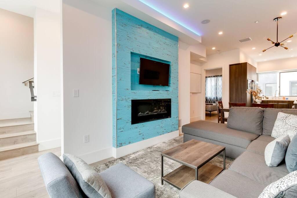 Luxury Modern 4 Bedroom 3 Bathroom Home with Rooftop Deck #1
